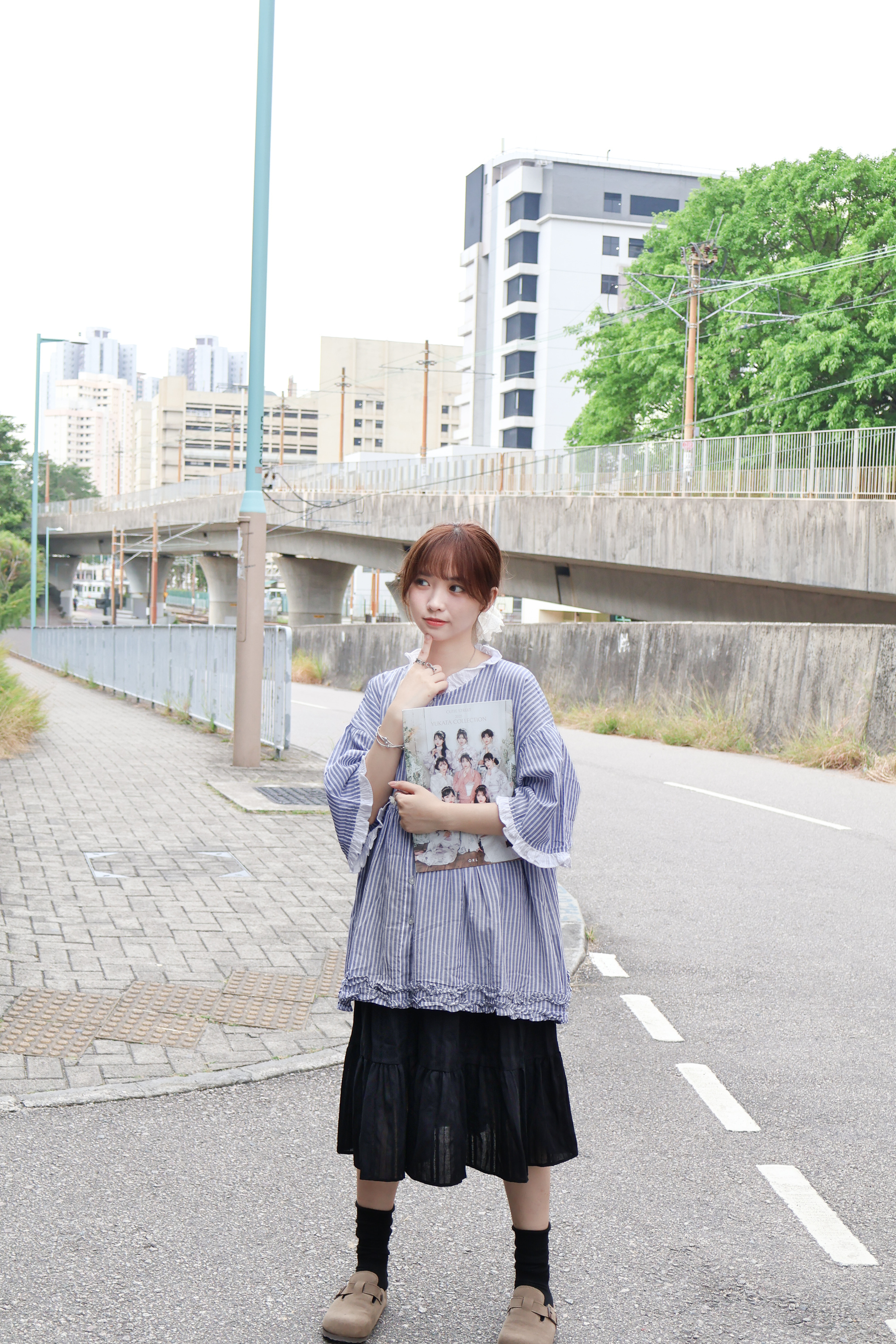 白色花邊間條傘型上衣 · 2色入