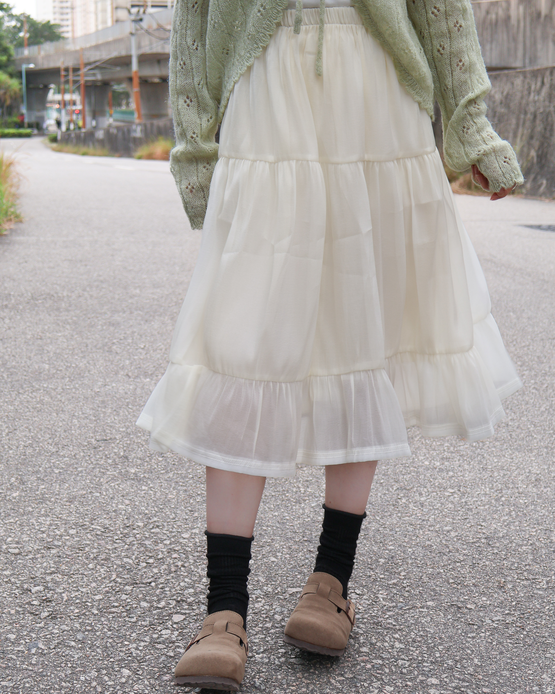 輕飄飄～滑面蛋糕中長裙 · 2色入