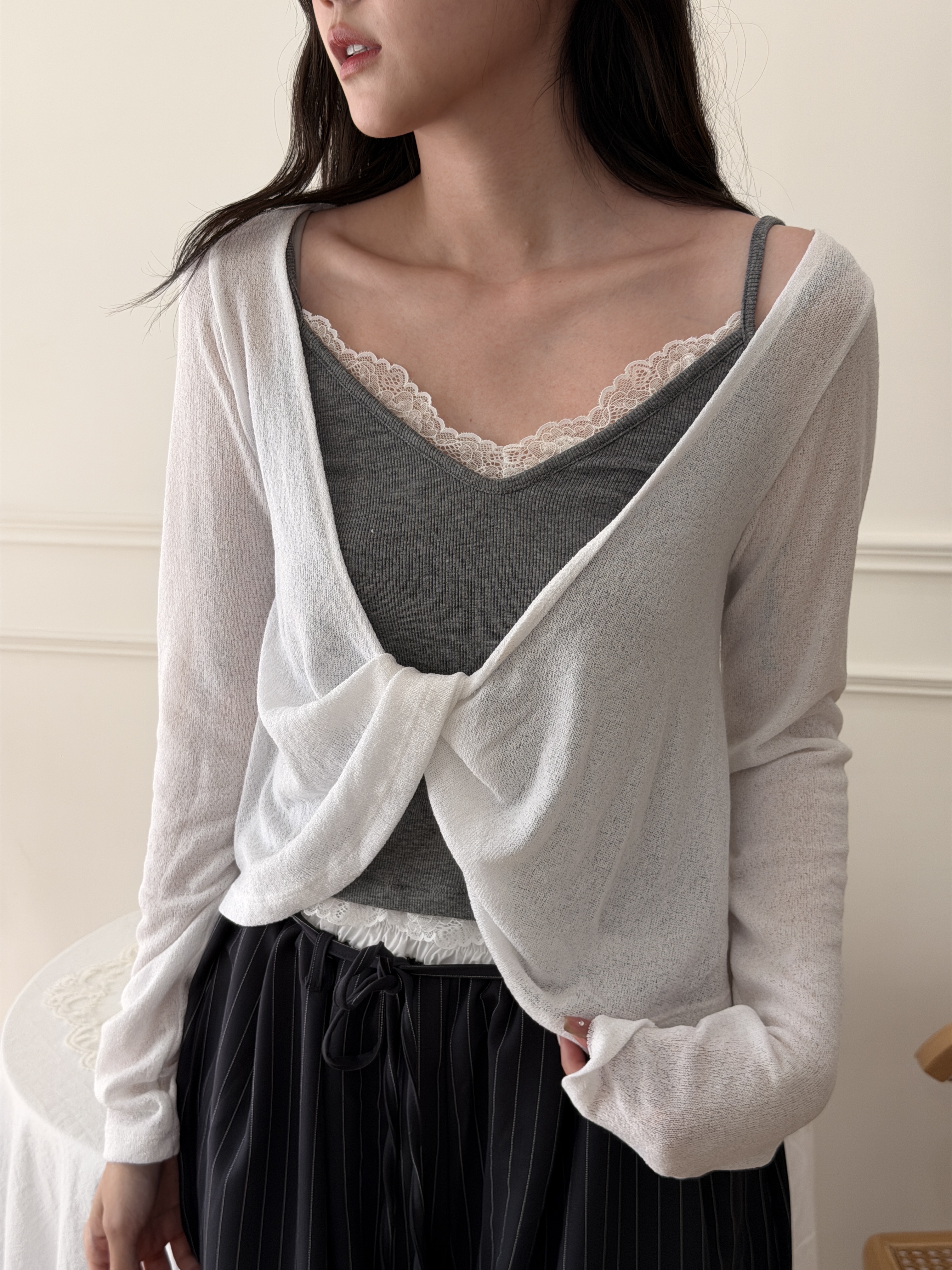 🌷顯瘦扭結造型上衣 (白色)