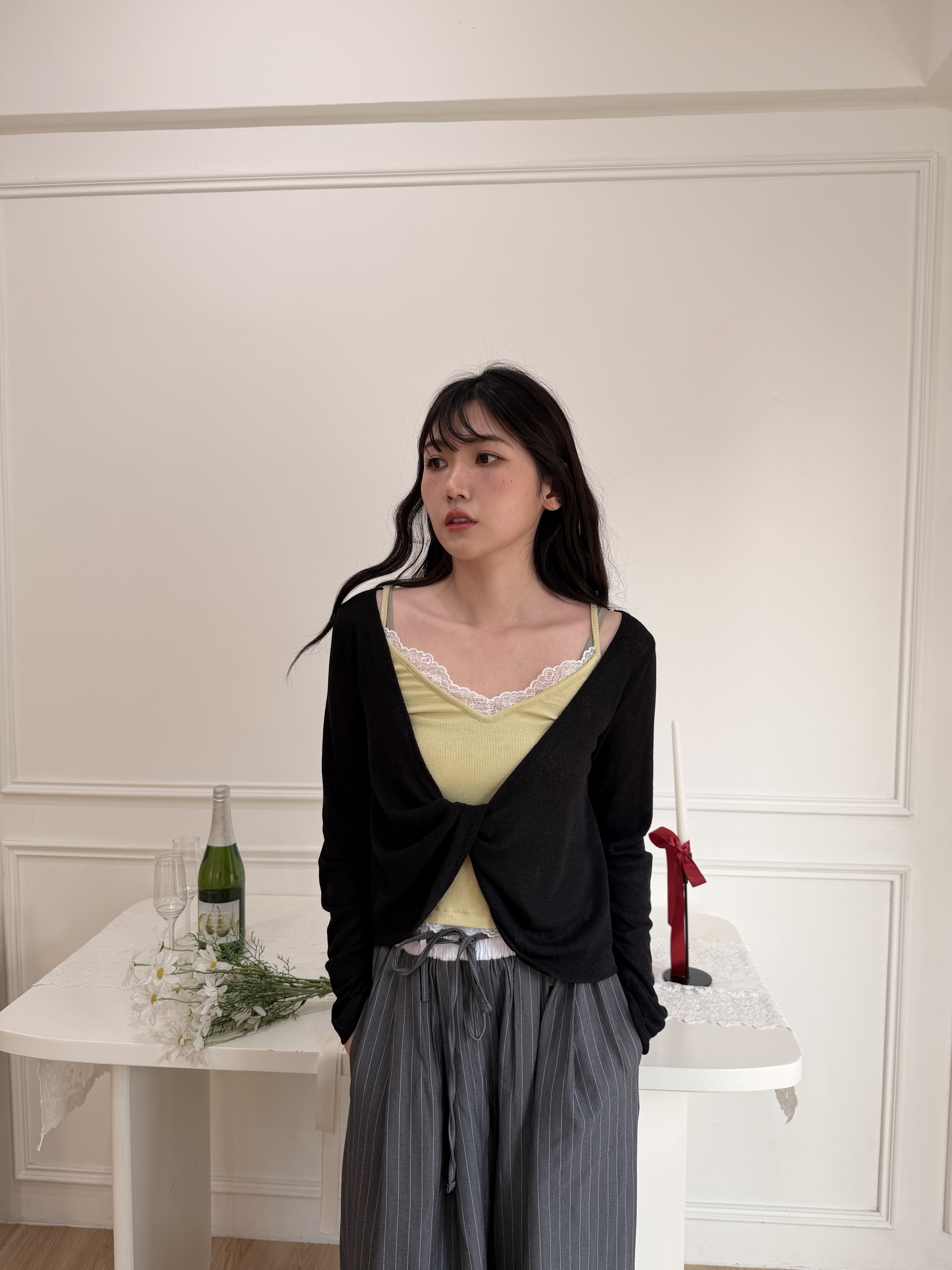 🌷顯瘦扭結造型上衣 (黑色)