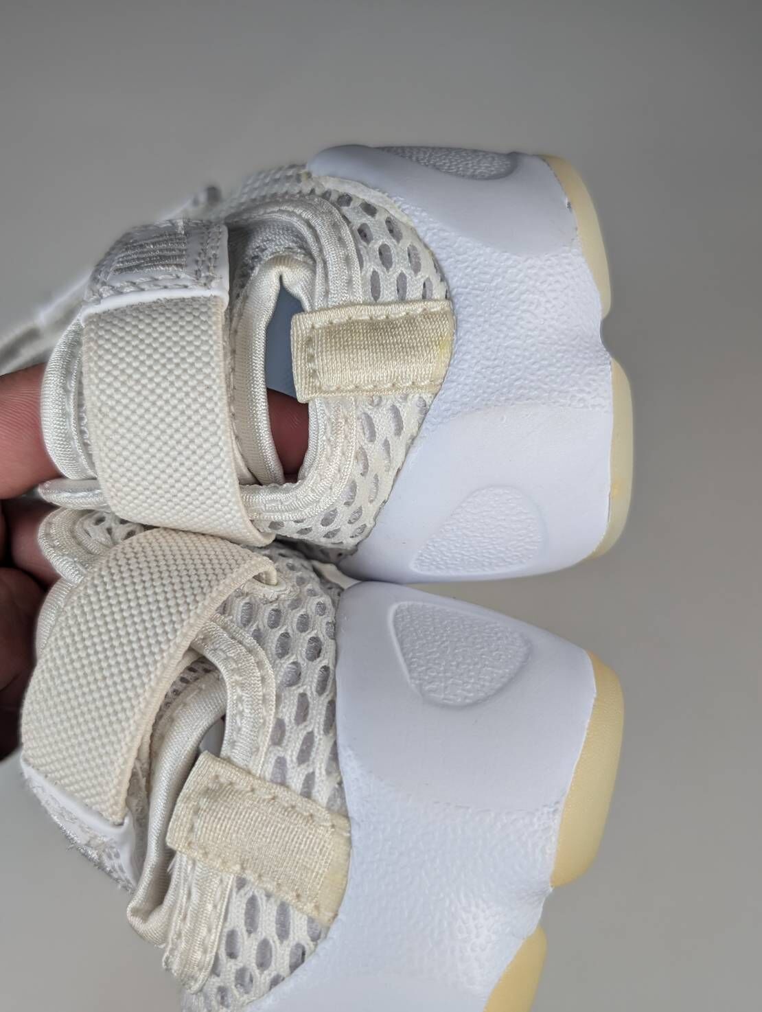 左右腳鞋底鞋面泛黃 848386-100/8 W NIKE AIR RIFT BR 忍者鞋 白色