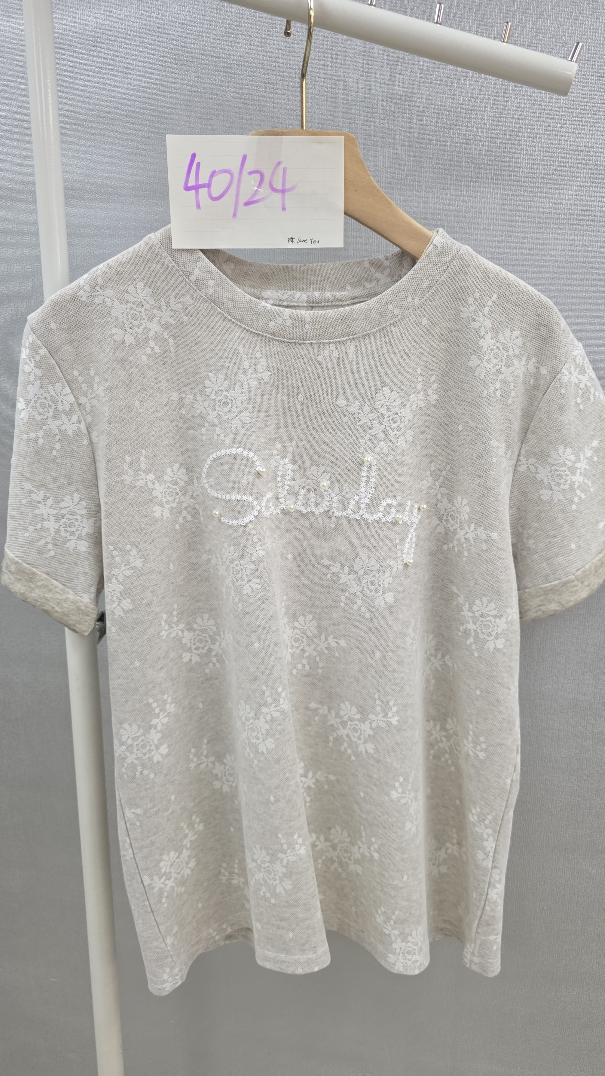 CF8115 字母釘珠tee 胸40 長24