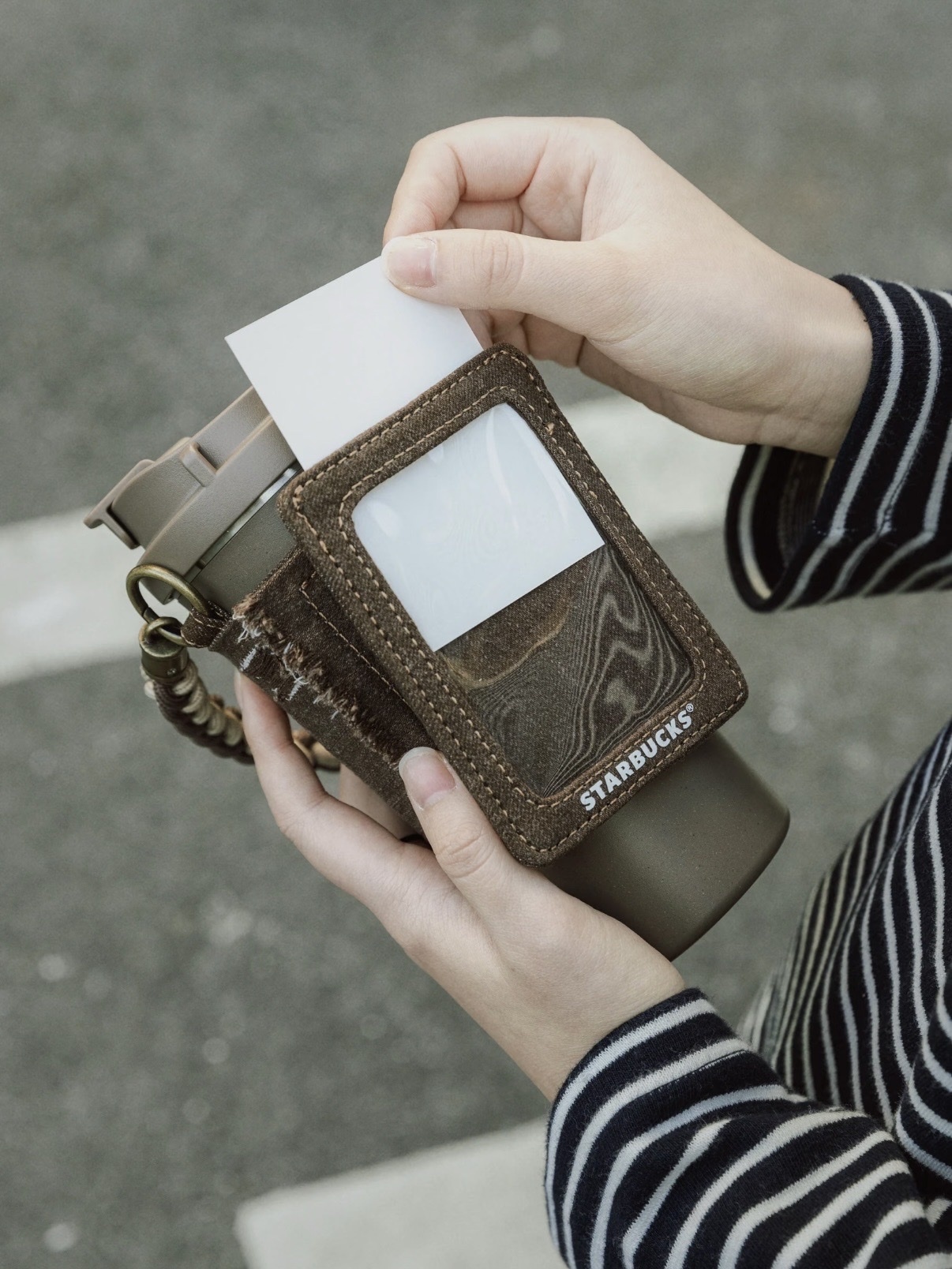 （預購） Starbucks 星巴克 咖韵新生系列 不鏽鋼保溫杯 附編織卡片夾杯套