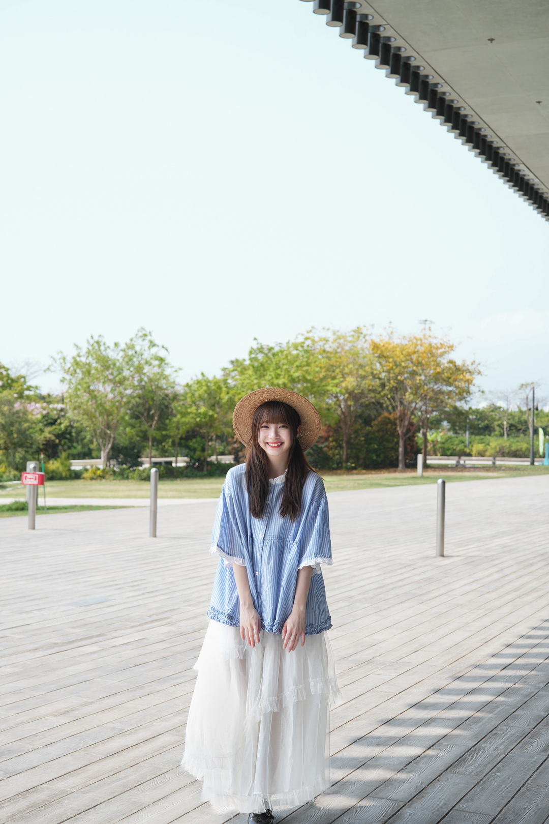 白色花邊間條傘型上衣 · 2色入