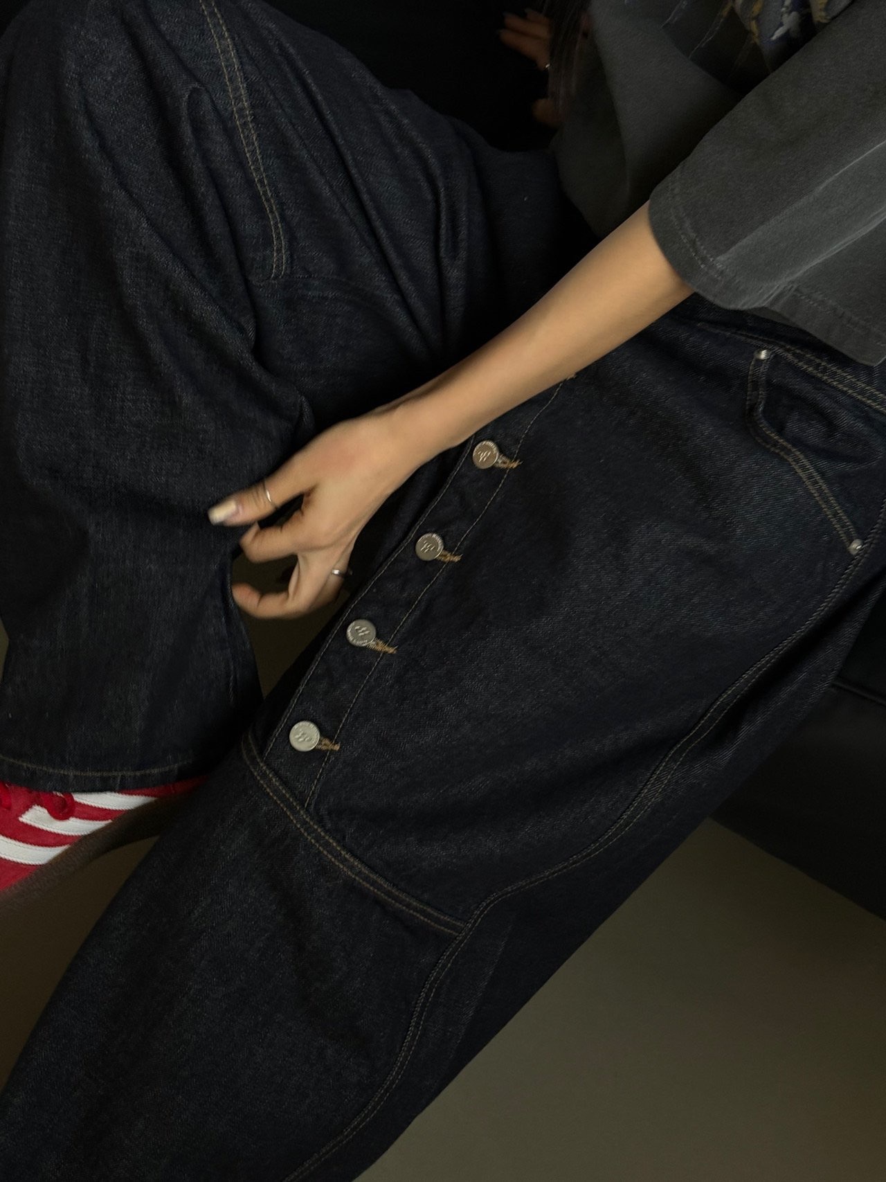 斜排扣繭型寬牛仔褲