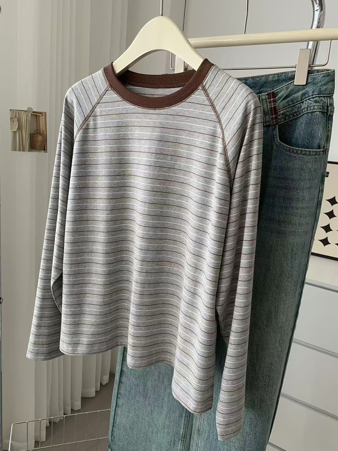 No.1681 圓領撞色插肩條紋長T