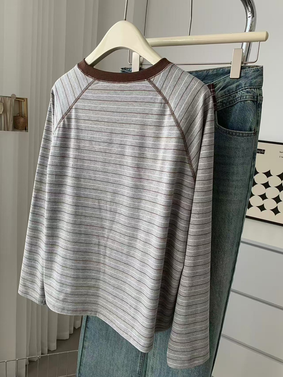 No.1681 圓領撞色插肩條紋長T