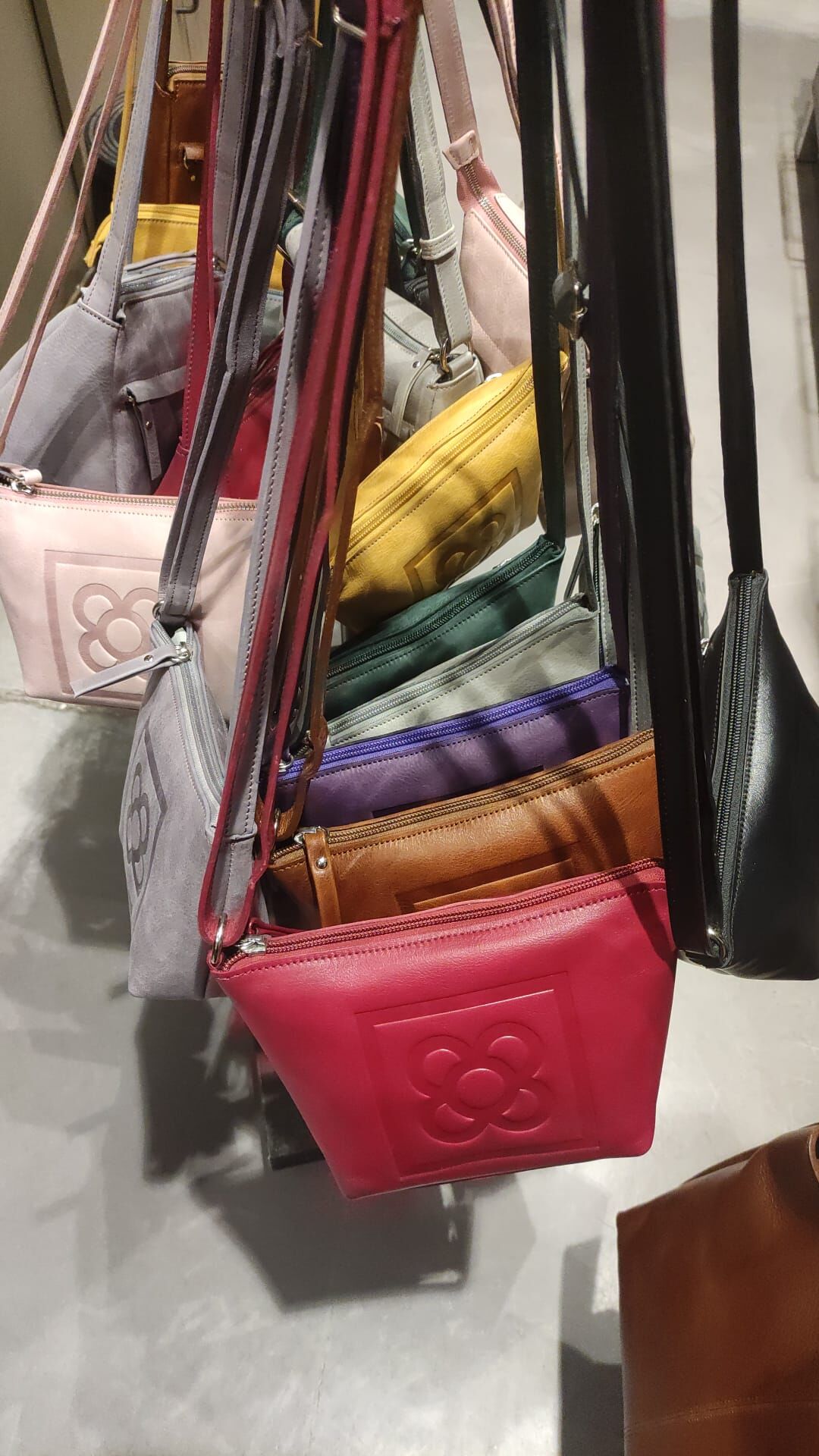 西班牙代購 Barcelona Small leather bag  金元寶包