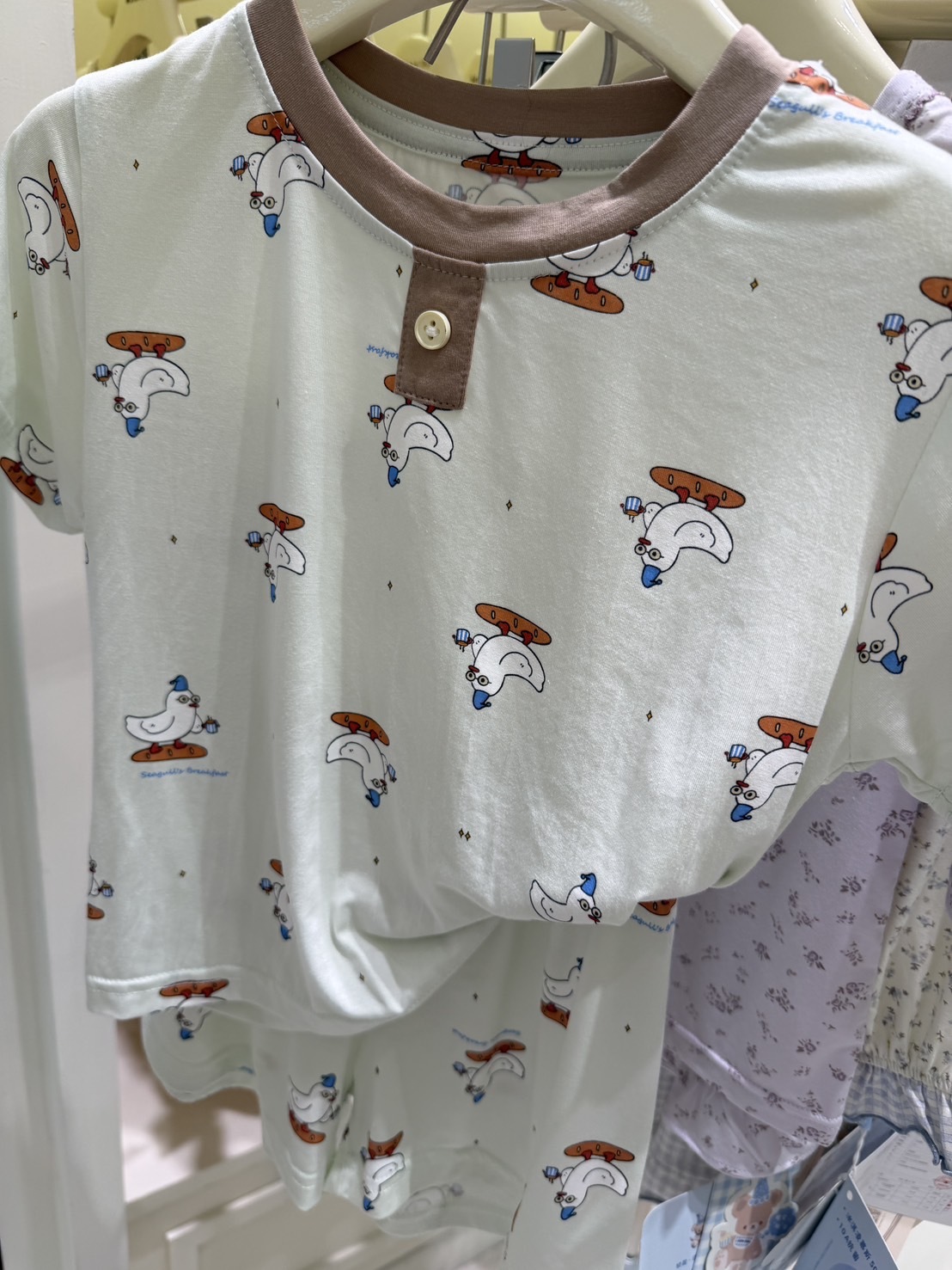 S5988滑板小雞童睡衣