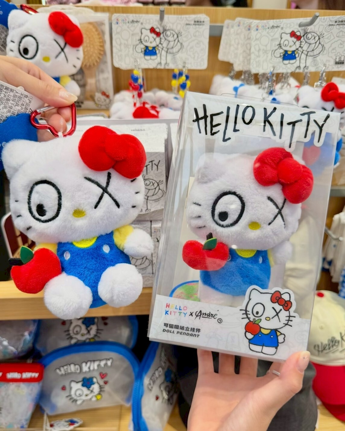 <正版授權>MINISO x Andr Saraiva x Hello Kitty 聯名周邊 抱枕 娃娃 吊飾 收納包 斜跨包