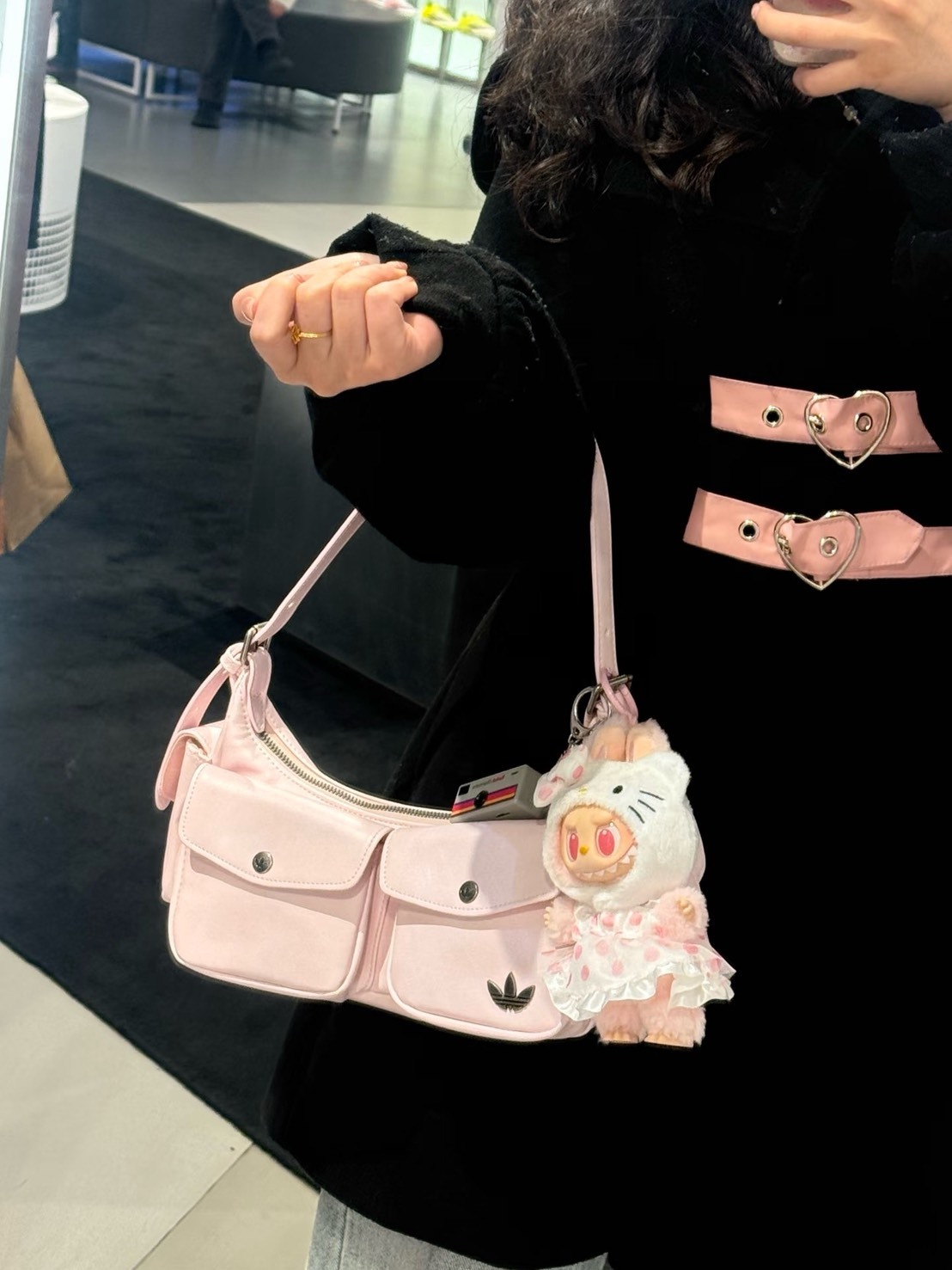 【預購】ADIDAS CLASSIC SPORT WOMEN SHOULDER BAG 淡粉櫻花色 皮革 機車包 KW4749