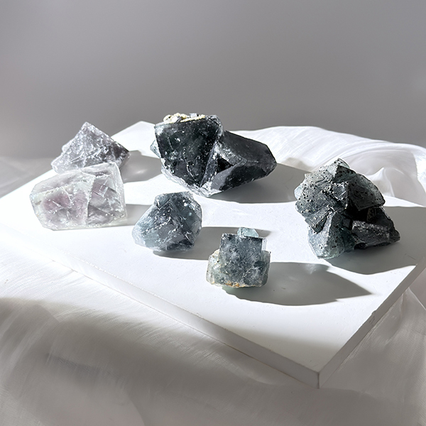 奈及利亞螢石原礦｜平穩情緒，提升親和力與人脈｜果石 Fruition Mine