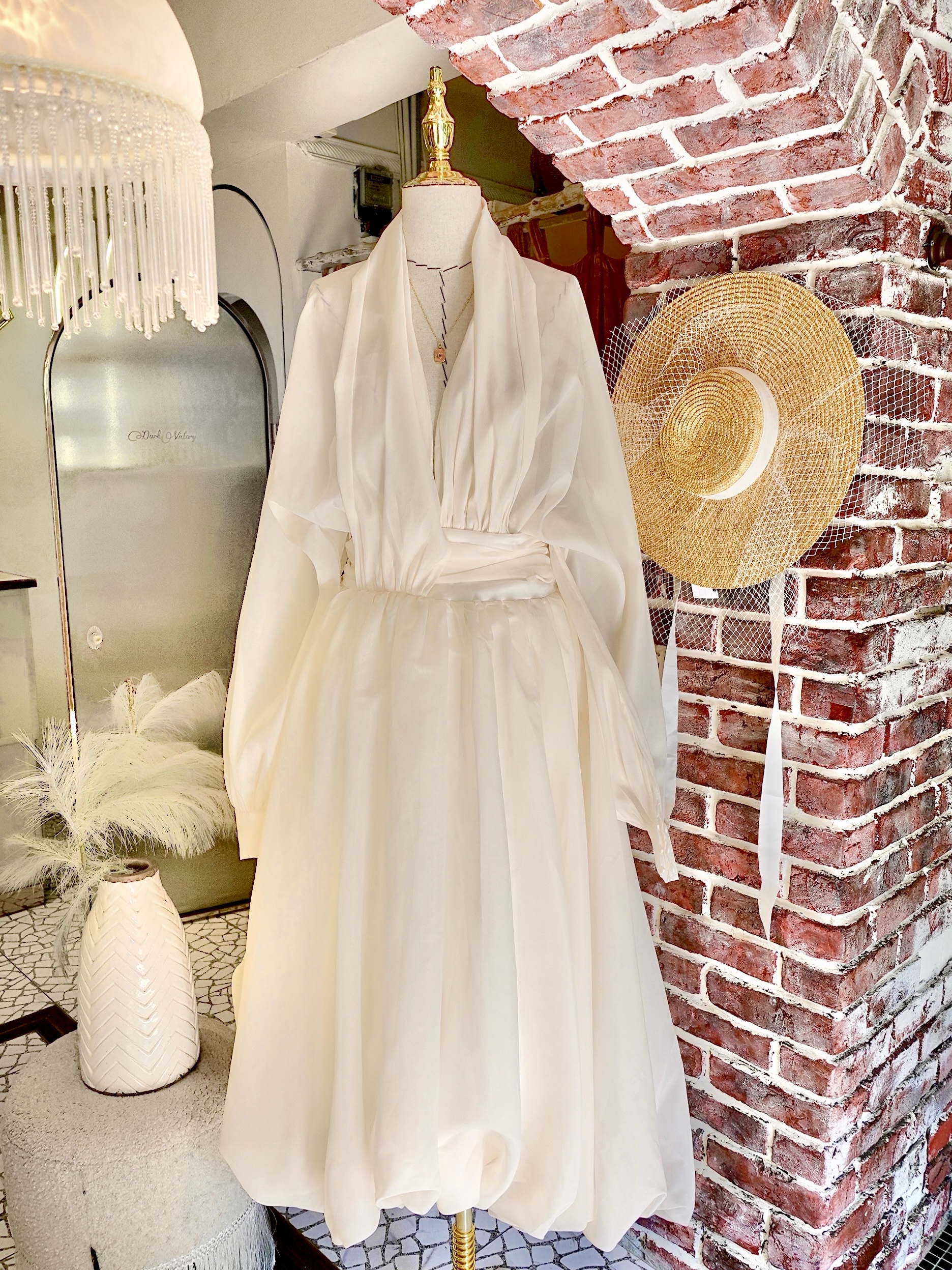 Lux Cream奶油白色透紗抓褶領氣球裙長洋裝