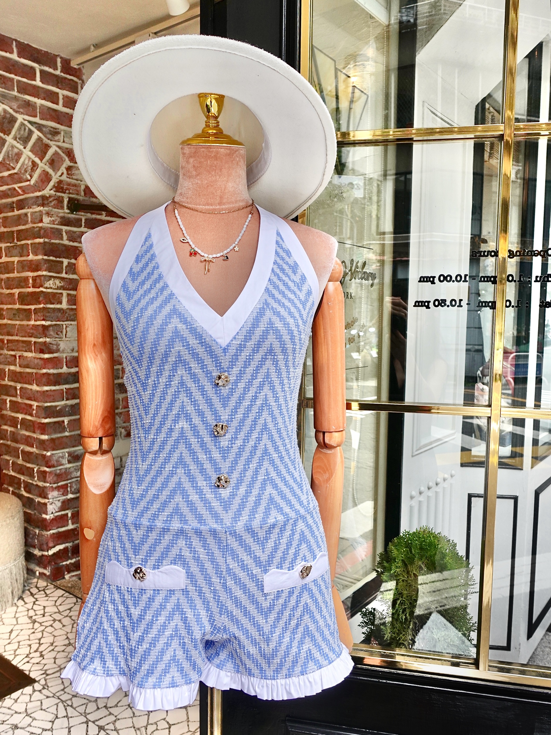 Lux Sunday水藍色立體紋路露背連身短褲