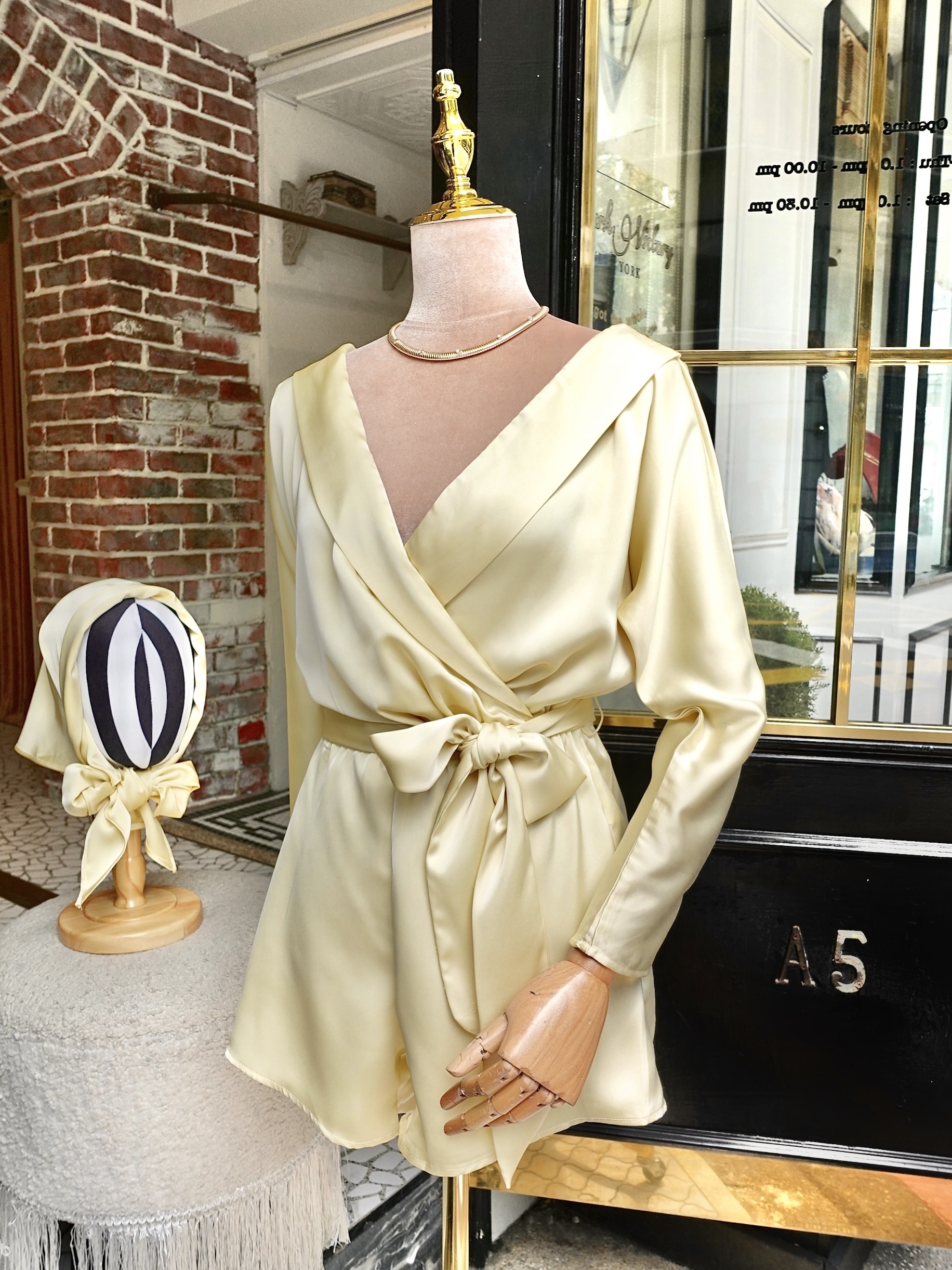 Lux Pool檸檬黃色露肩綁帶緞面2件式頭巾+連身短褲