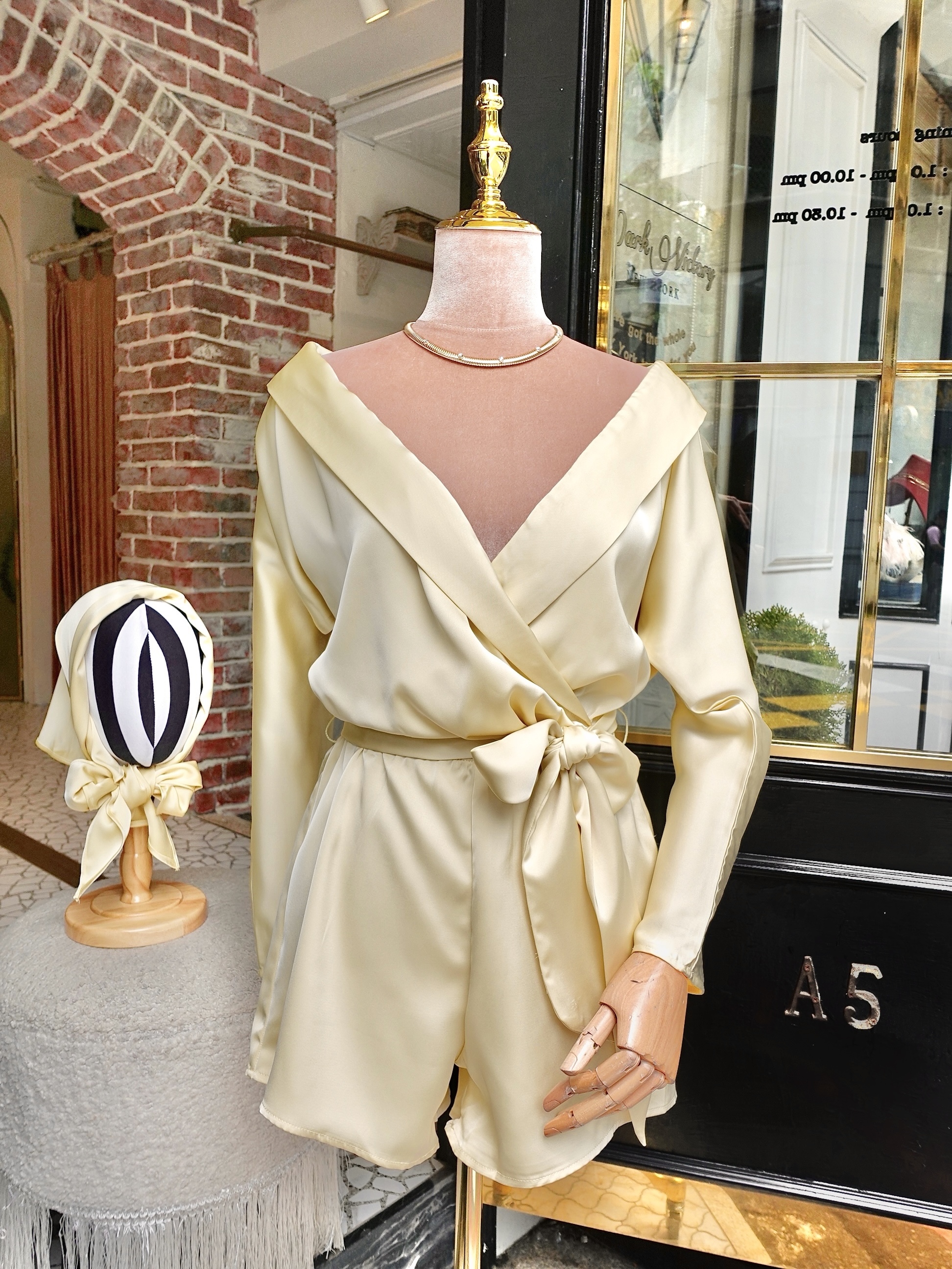 Lux Pool檸檬黃色露肩綁帶緞面2件式頭巾+連身短褲