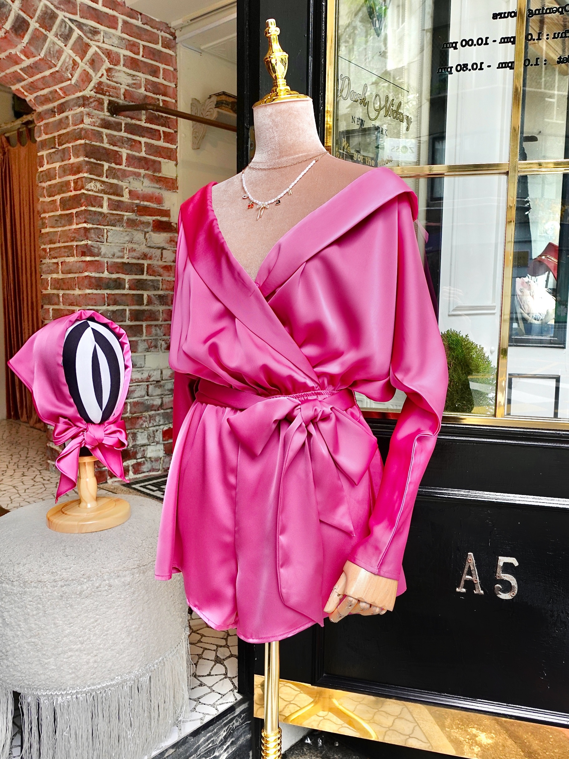 Lux Pool桃紅色露肩綁帶緞面2件式頭巾+連身短褲