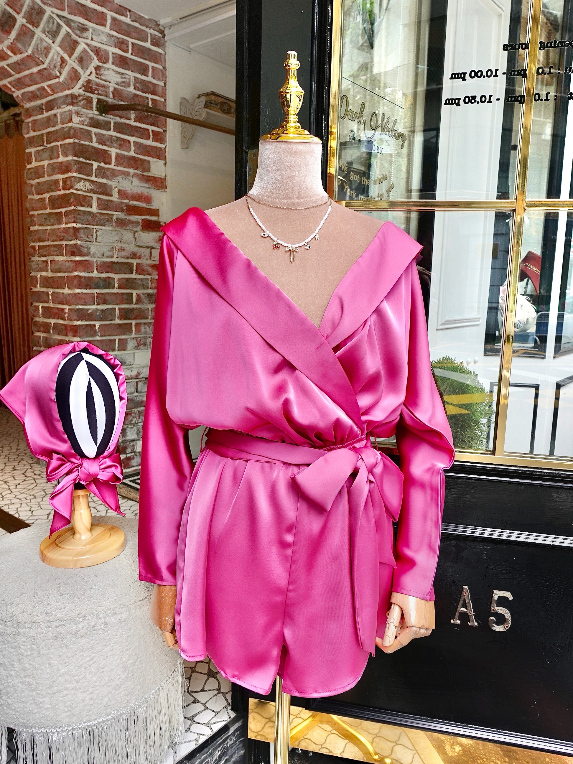 Lux Pool桃紅色露肩綁帶緞面2件式頭巾+連身短褲