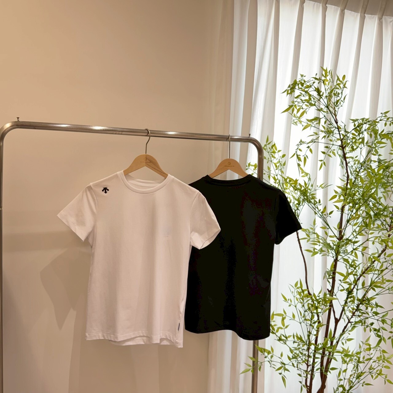 Descente 迪桑特 經典運動短袖 SR123UTS11-W