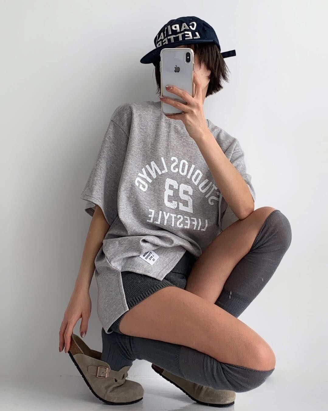 【時髦百搭的美式字母下小標開叉造型棉tee】（現貨）