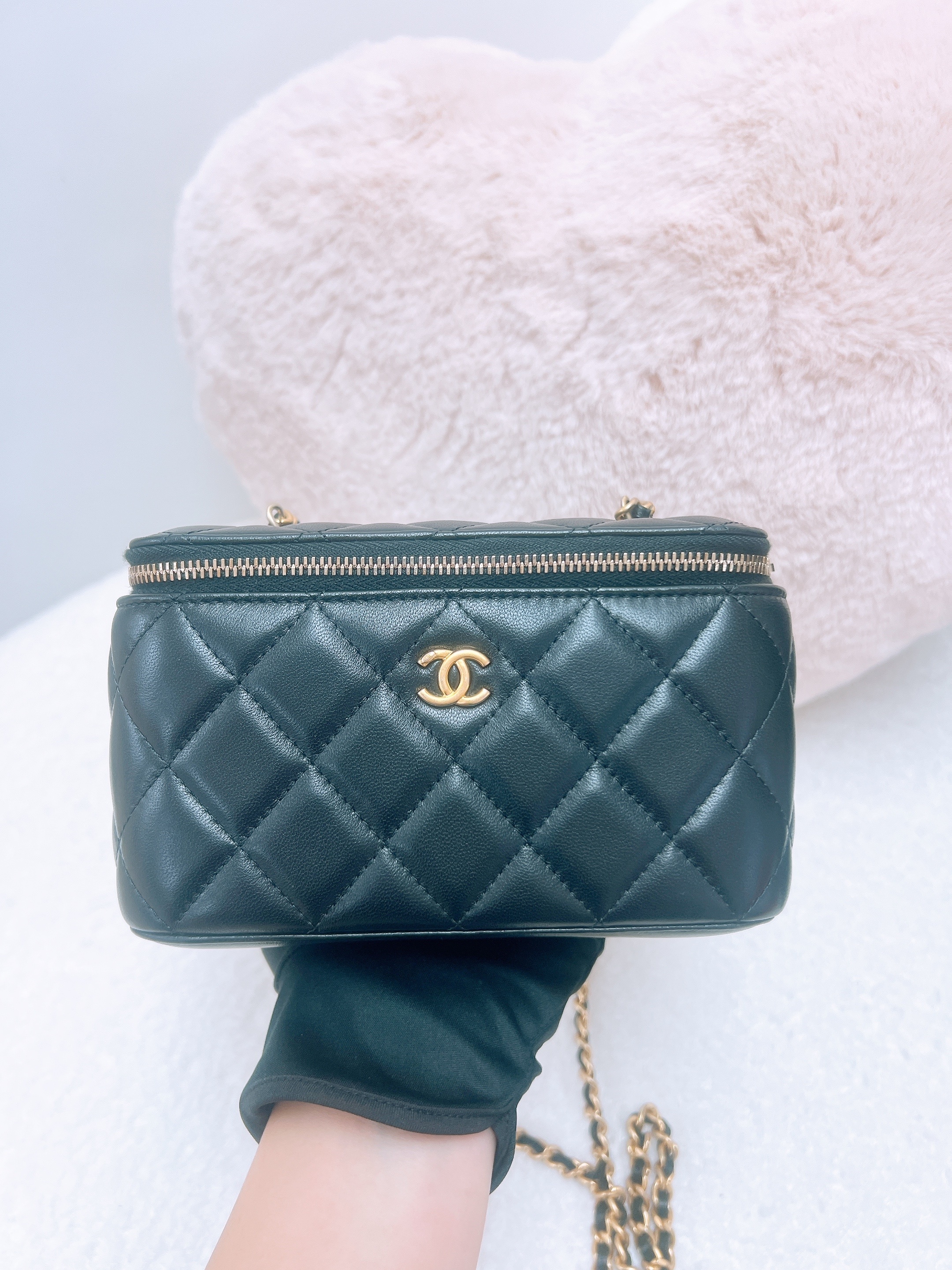 Chanel vanity with pearl crush (black lambskin/ GHW) 黑色金球