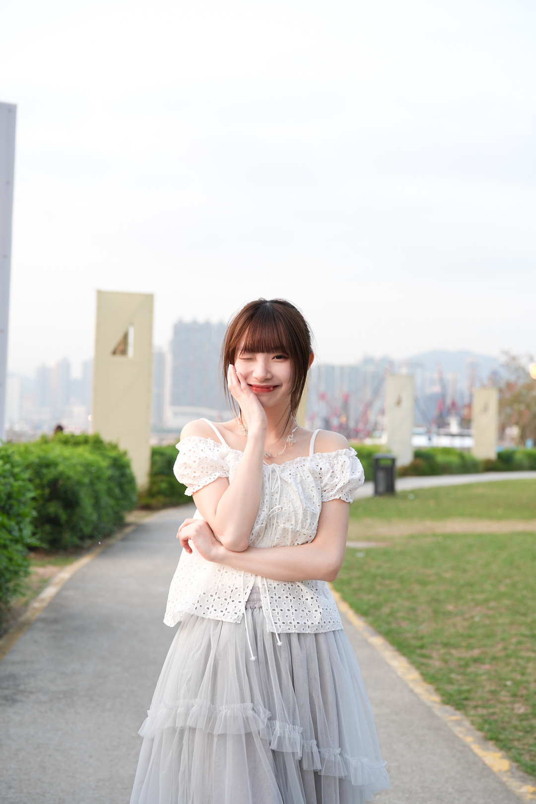 兩種著法！美美通花Blouse · 2色入