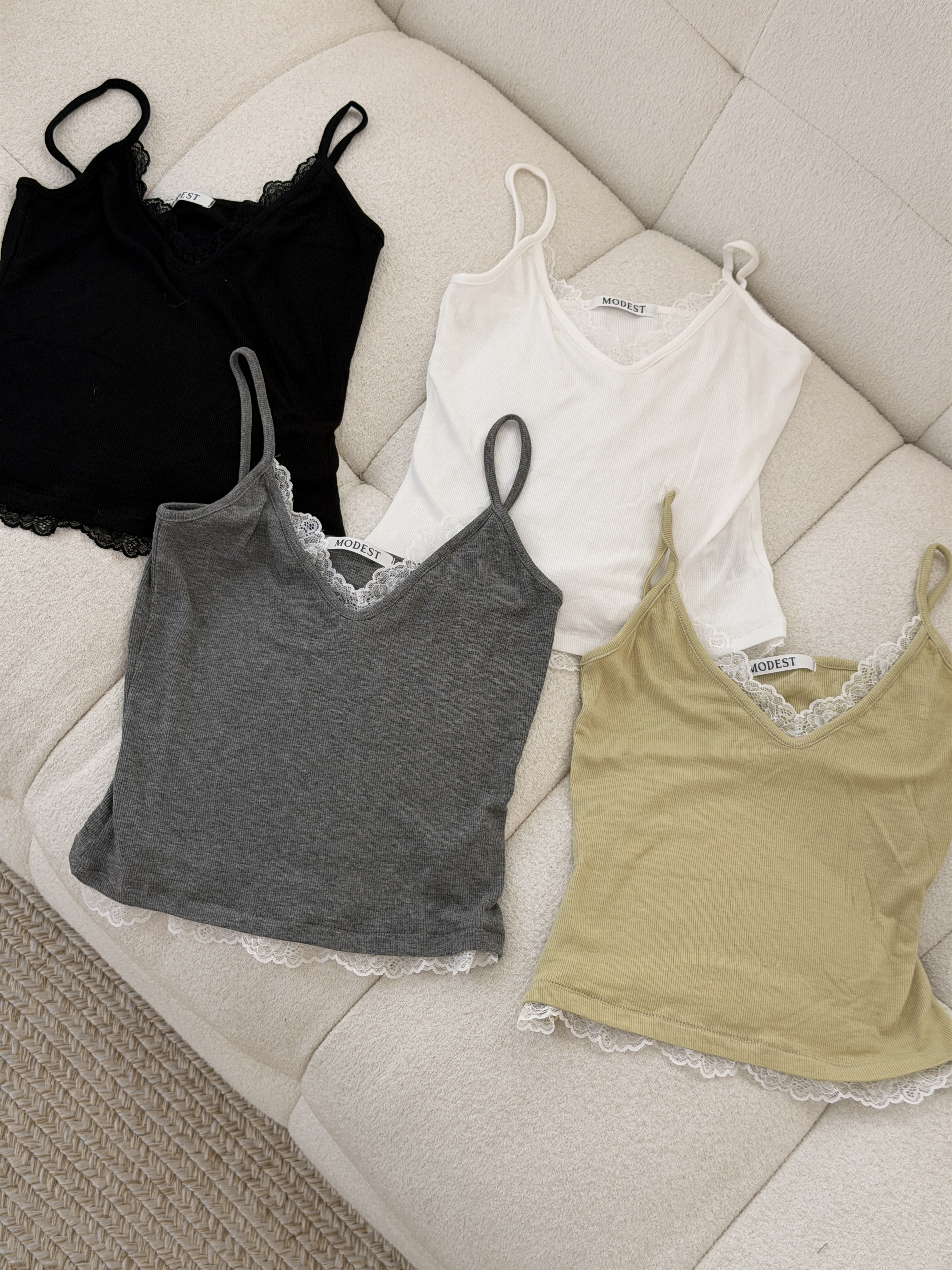 🌷蕾絲小V領背心 (四色)