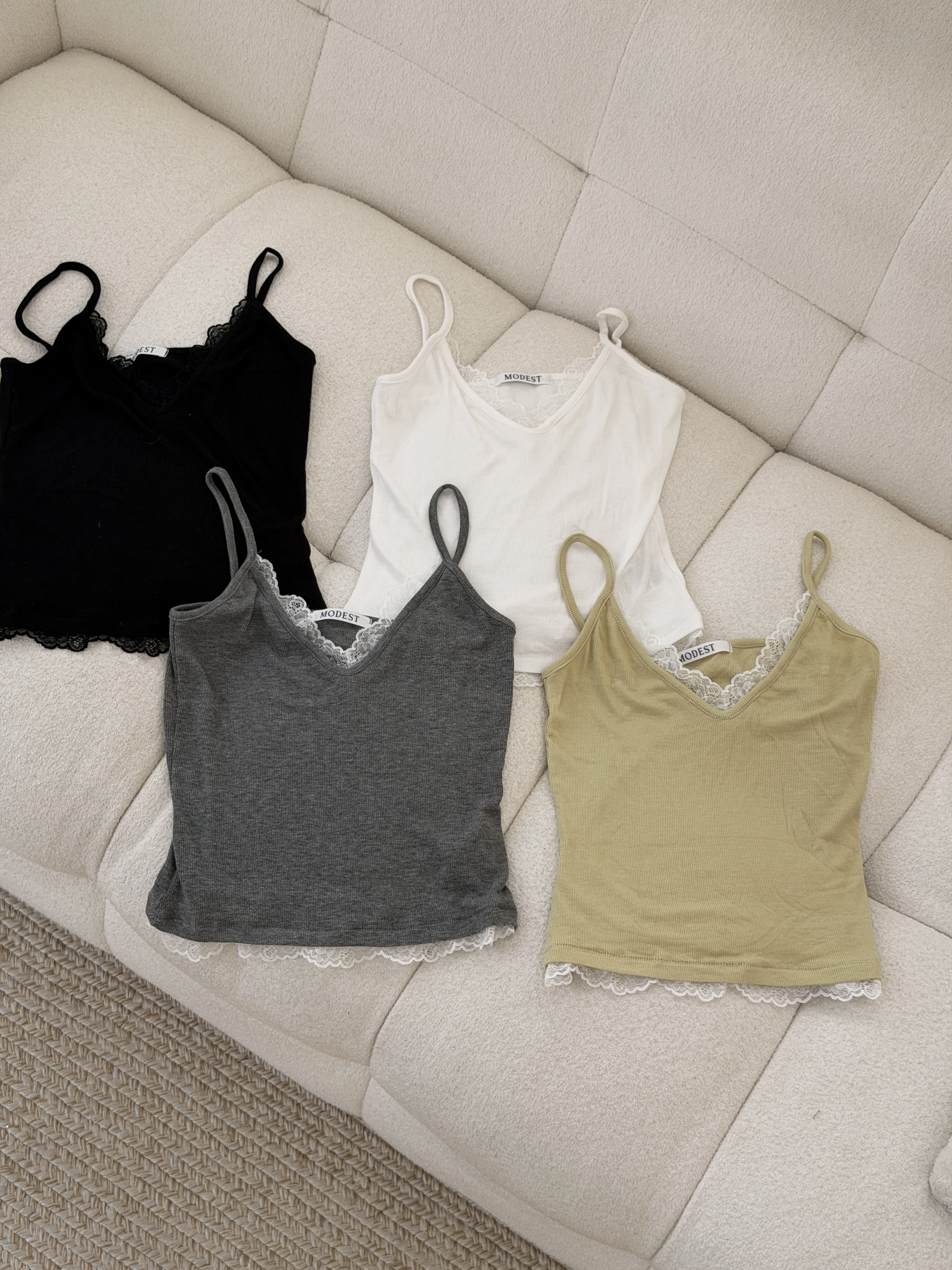 🌷蕾絲小V領背心 (四色)