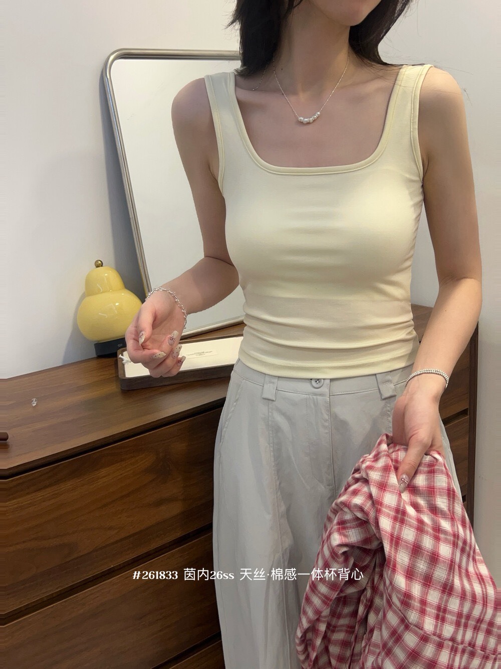 No.83 天絲一體杯方領背心