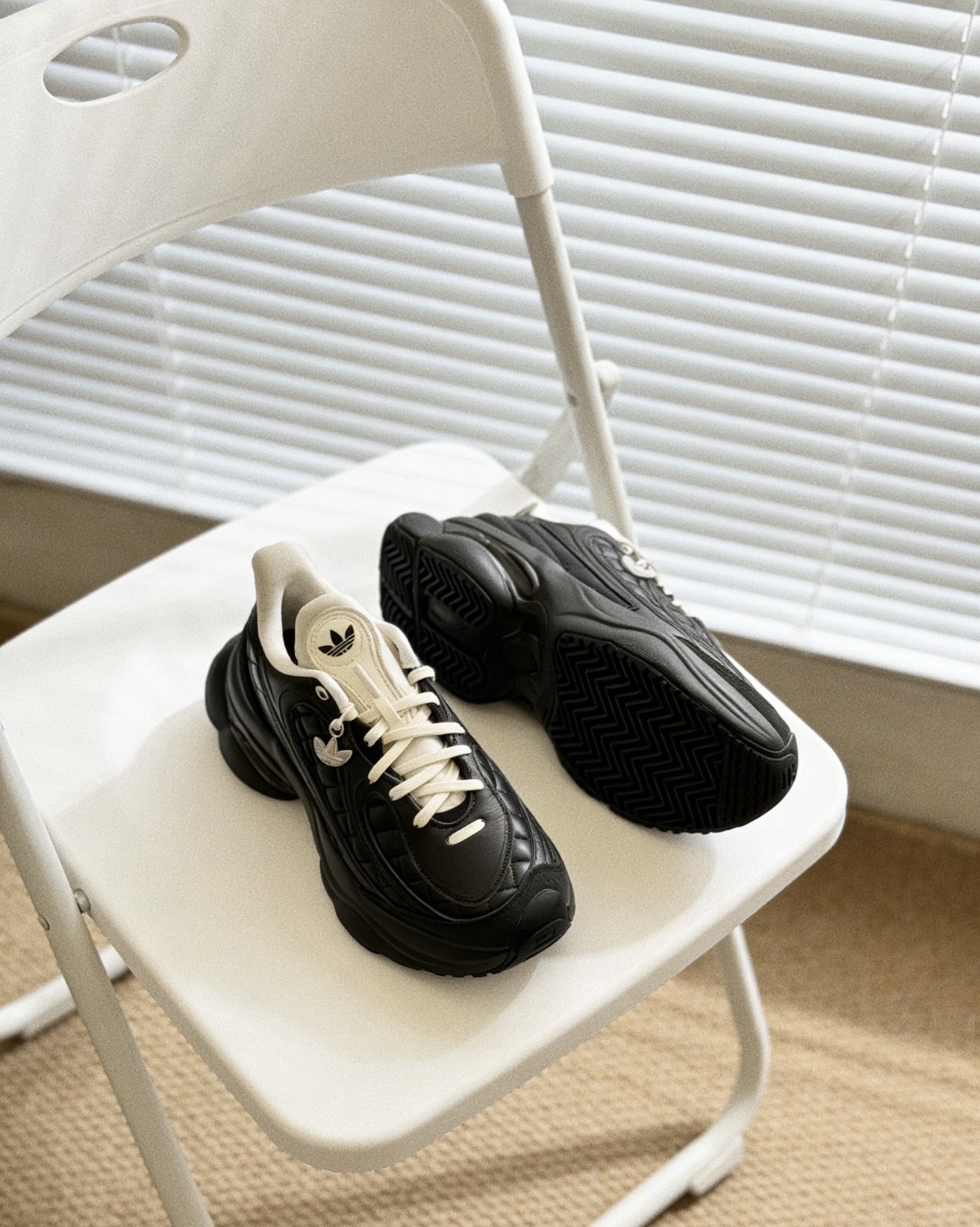 Adidas Originals Ozvenuz 小香風 菱格紋 黑色 皮革 厚底 老爹鞋 女款 KJ3972/預購