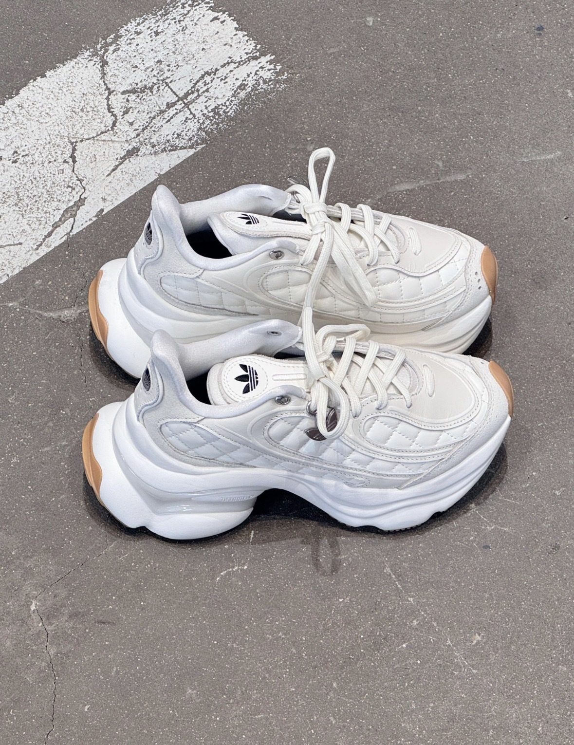 Adidas Originals Ozvenuz 小香風 菱格紋 米白色 皮革 厚底 老爹鞋 女款 HQ2643/預購