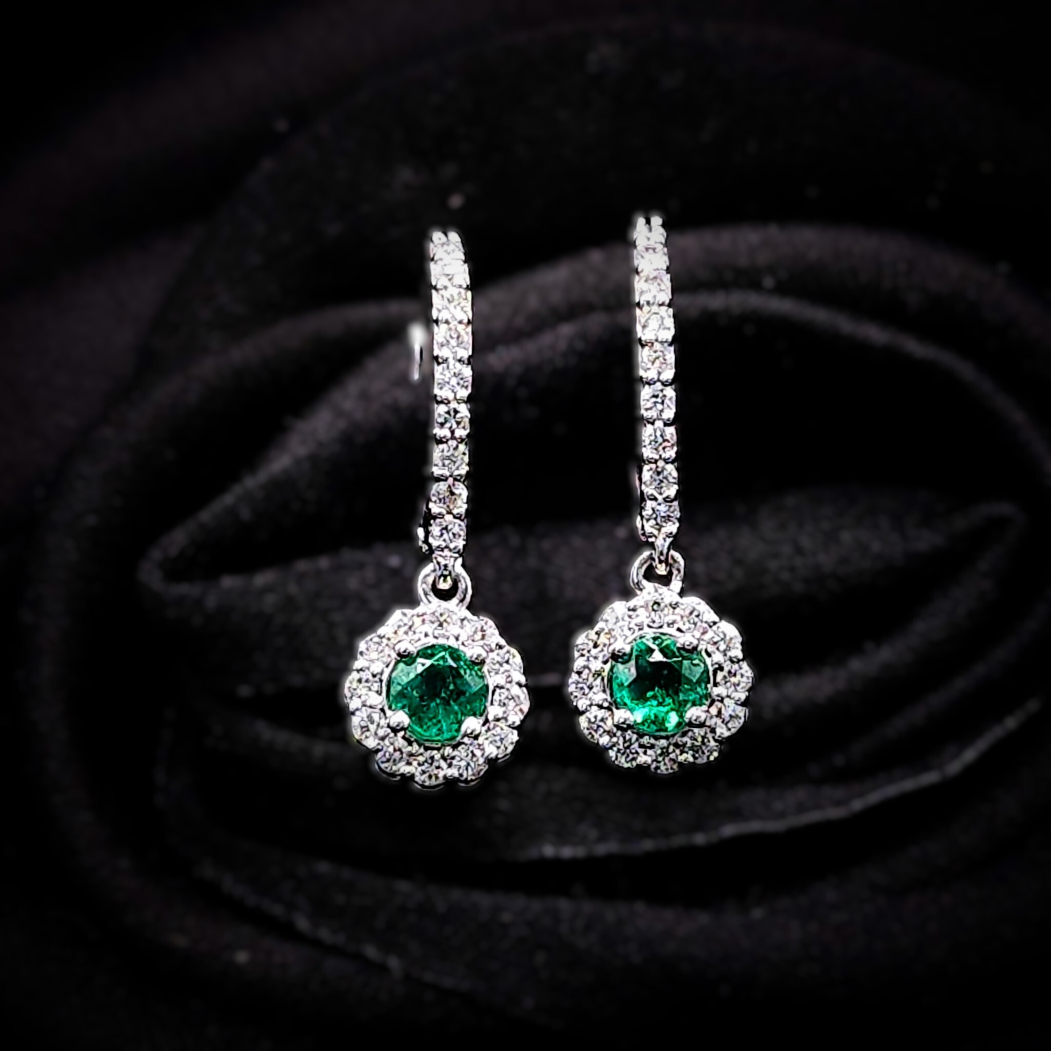 全新18K白金【主石27份綠寶石】配29份小鑽吊耳環