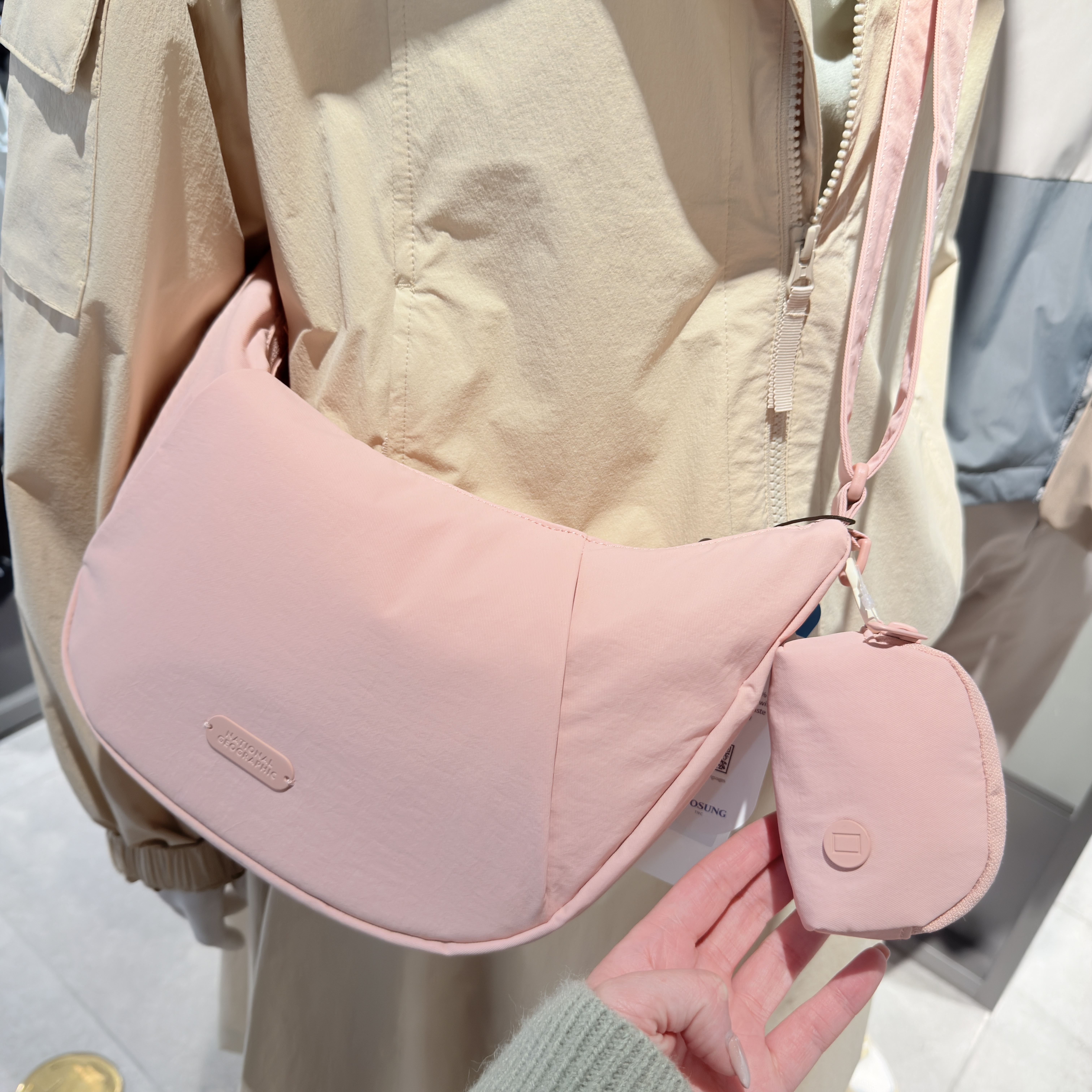 【韓國🇰🇷限時連線 收單至4/2 中午12:00準時收單 ✈️ 】NATIONAL GEOGRAPHIC 國家地理  尼龍半月包 側背包 附迷你收納包 N265ACR260