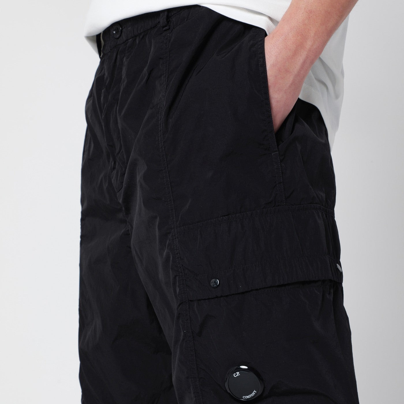 C.P. Company - Chrome-R Lens Cargo Shorts - 20CMBE031A005904G