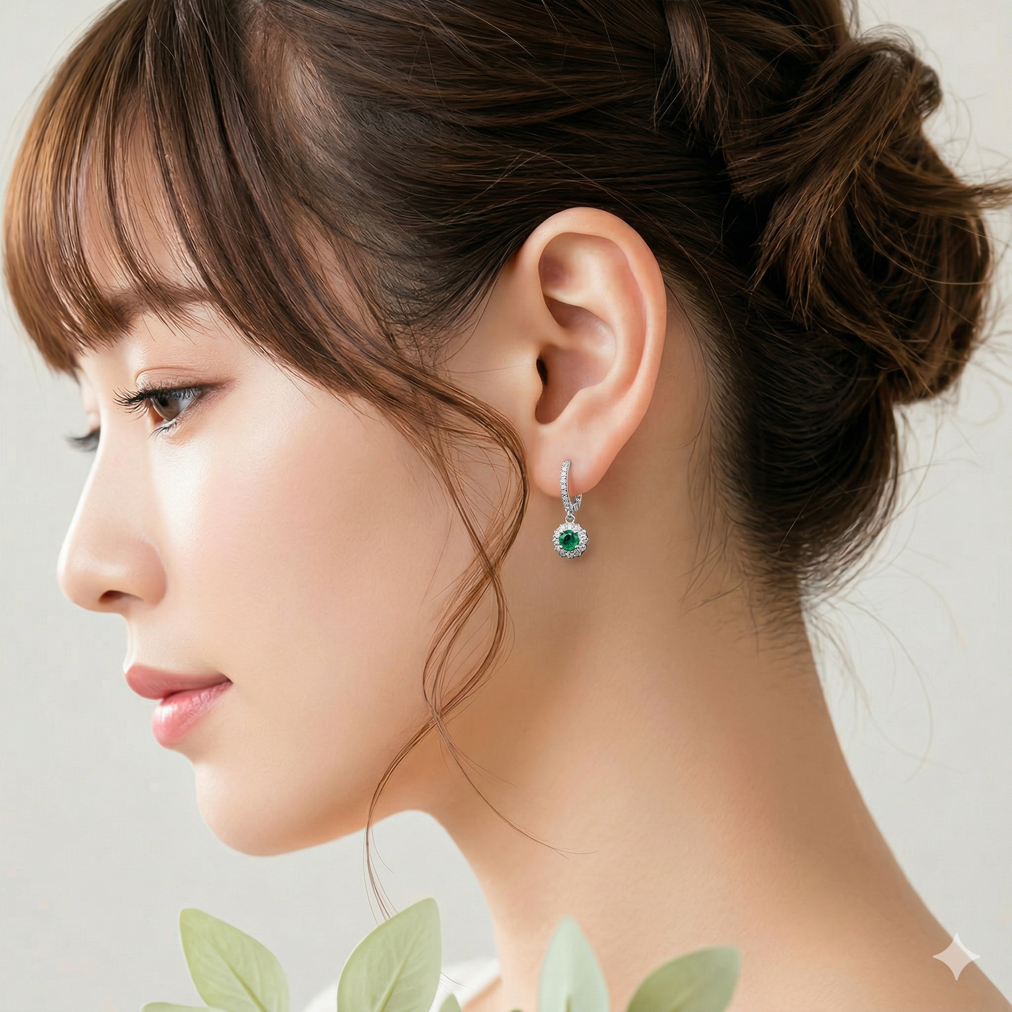 全新18K白金【主石27份綠寶石】配29份小鑽吊耳環