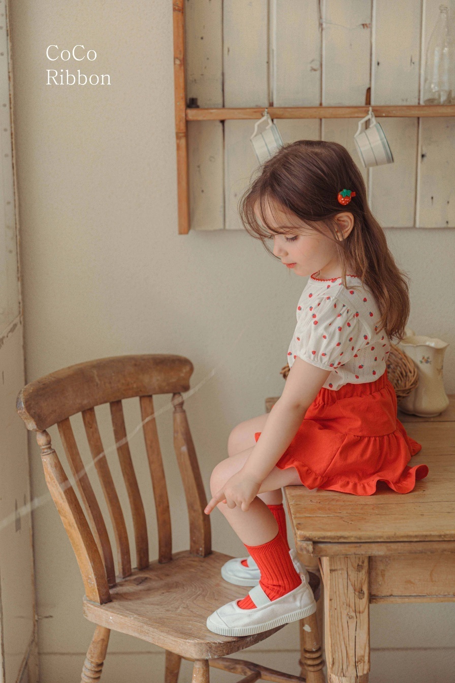 正韓夏cocoribbon 兩色草莓滾邊澎袖上衣