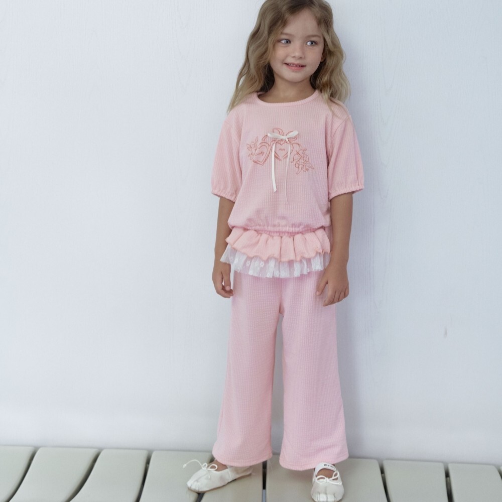 90-130 ANN 愛心緞帶荷葉裙褲套裝