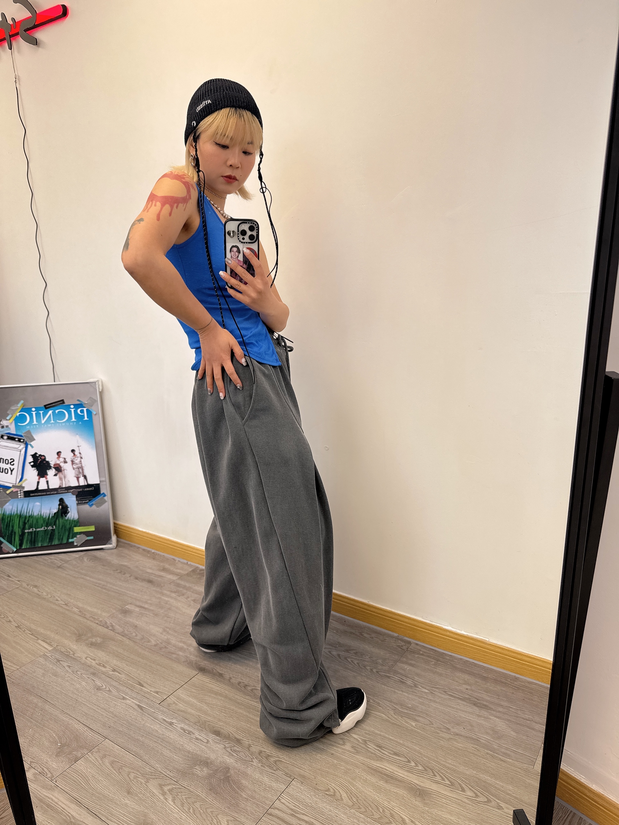 灰色剪裁橡筋褲