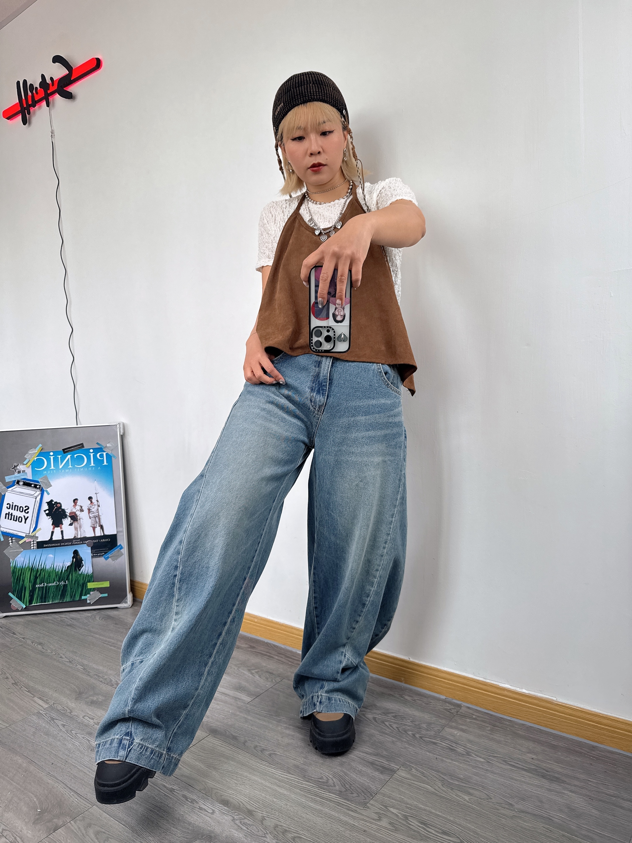 藍色洗水牛仔褲
