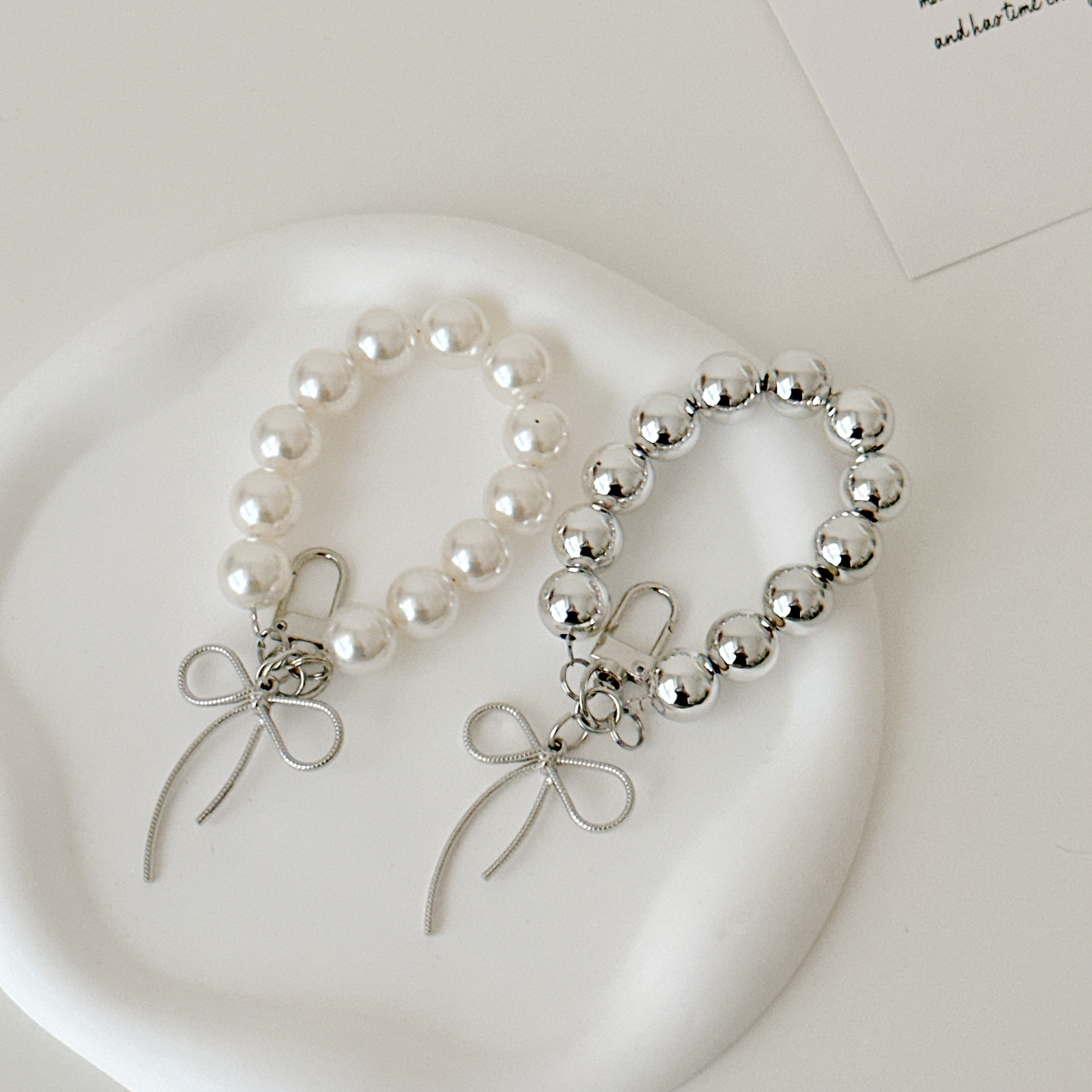 部份現貨🚚簡約Ins蝴蝶結串珠掛繩💕共2色