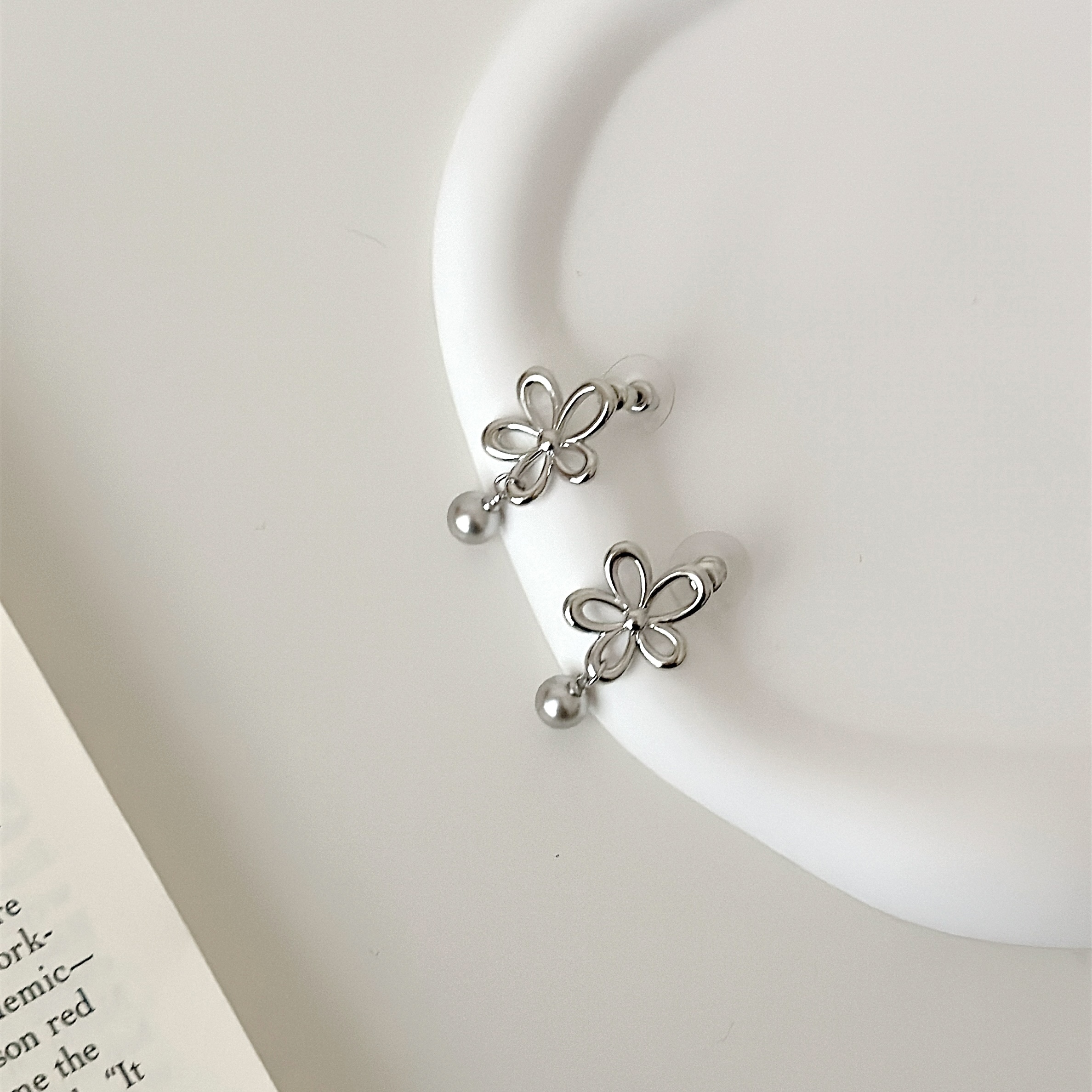 現貨🚚日系手繪花花掛珠耳環(耳針式)💕