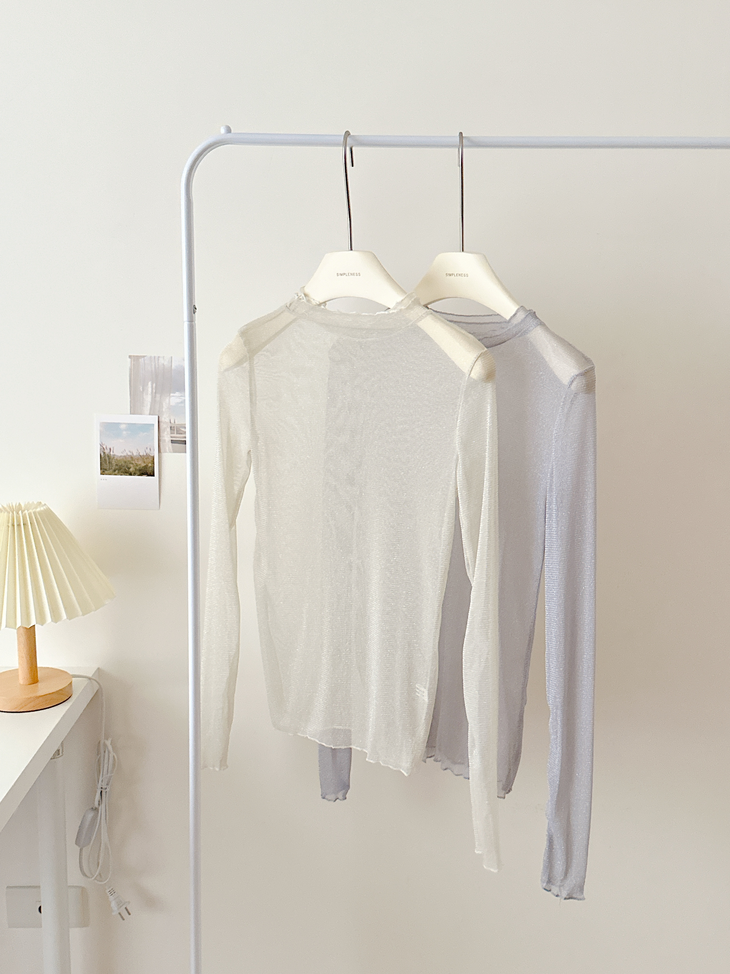 疊穿超好看！🥹閃亮亮微珠光捲邊打底上衣💕共2色