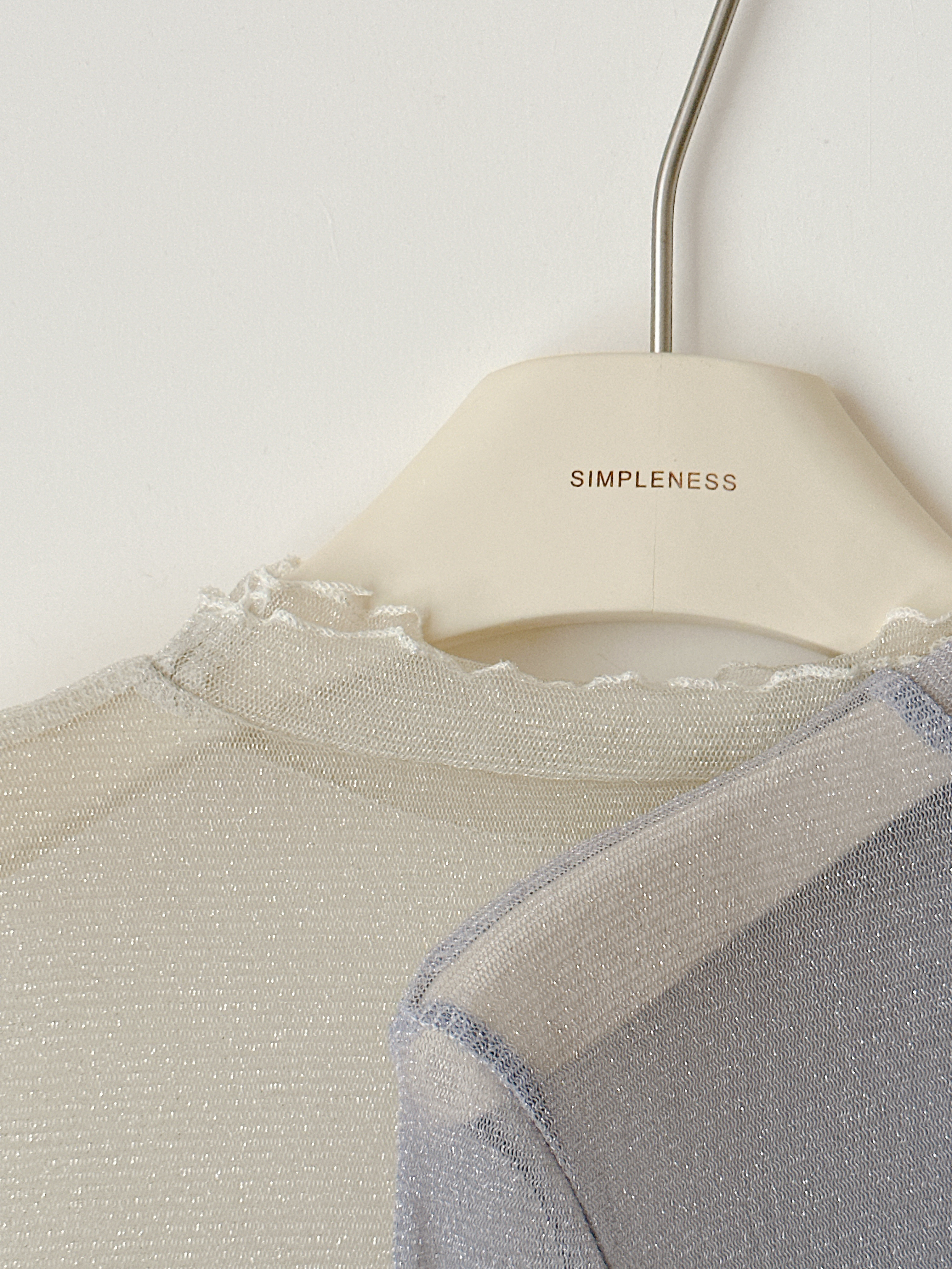 疊穿超好看！🥹閃亮亮微珠光捲邊打底上衣💕共2色