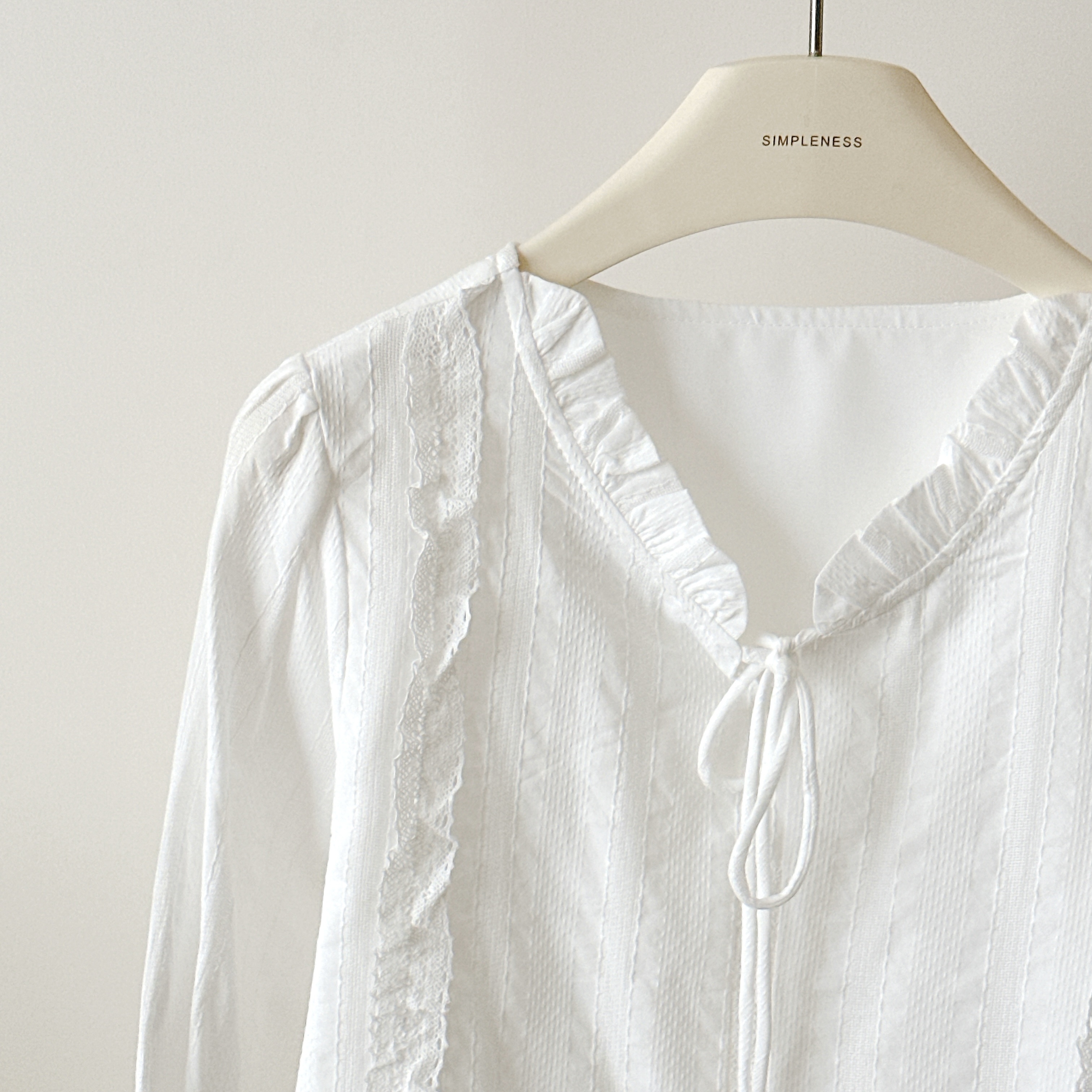 現貨🚚日雜都會風雕花紋綁帶上衣💕