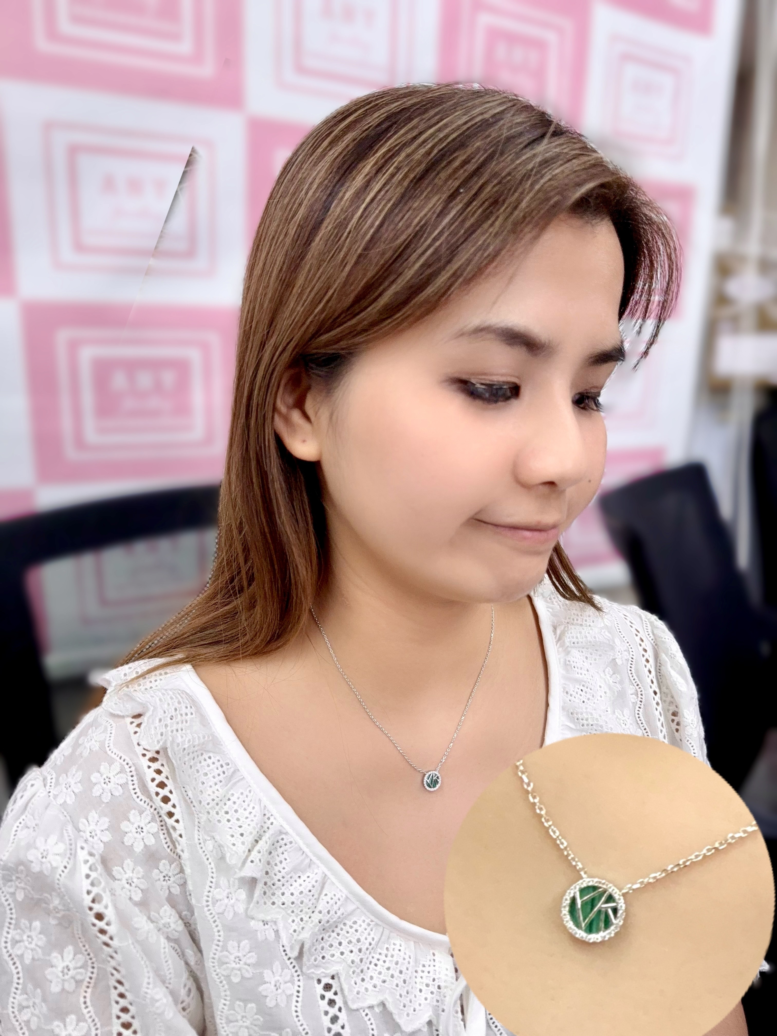 AQ38 N2976 綠色孔雀石Traces of Light Necklace（莫桑）$398