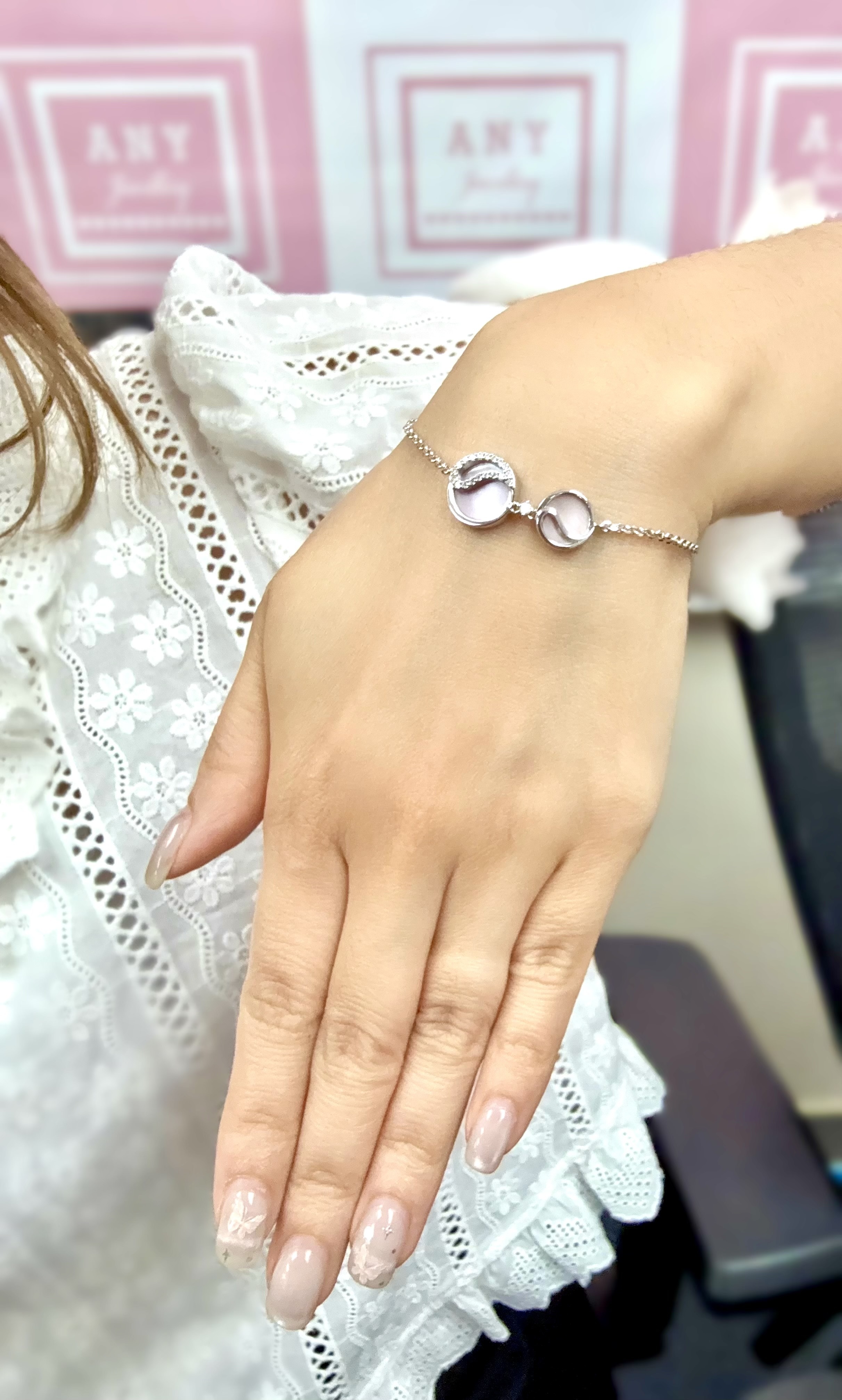 AQ33 B1945 粉紅色貝母 Dance of Water Bracelet（莫桑）$398