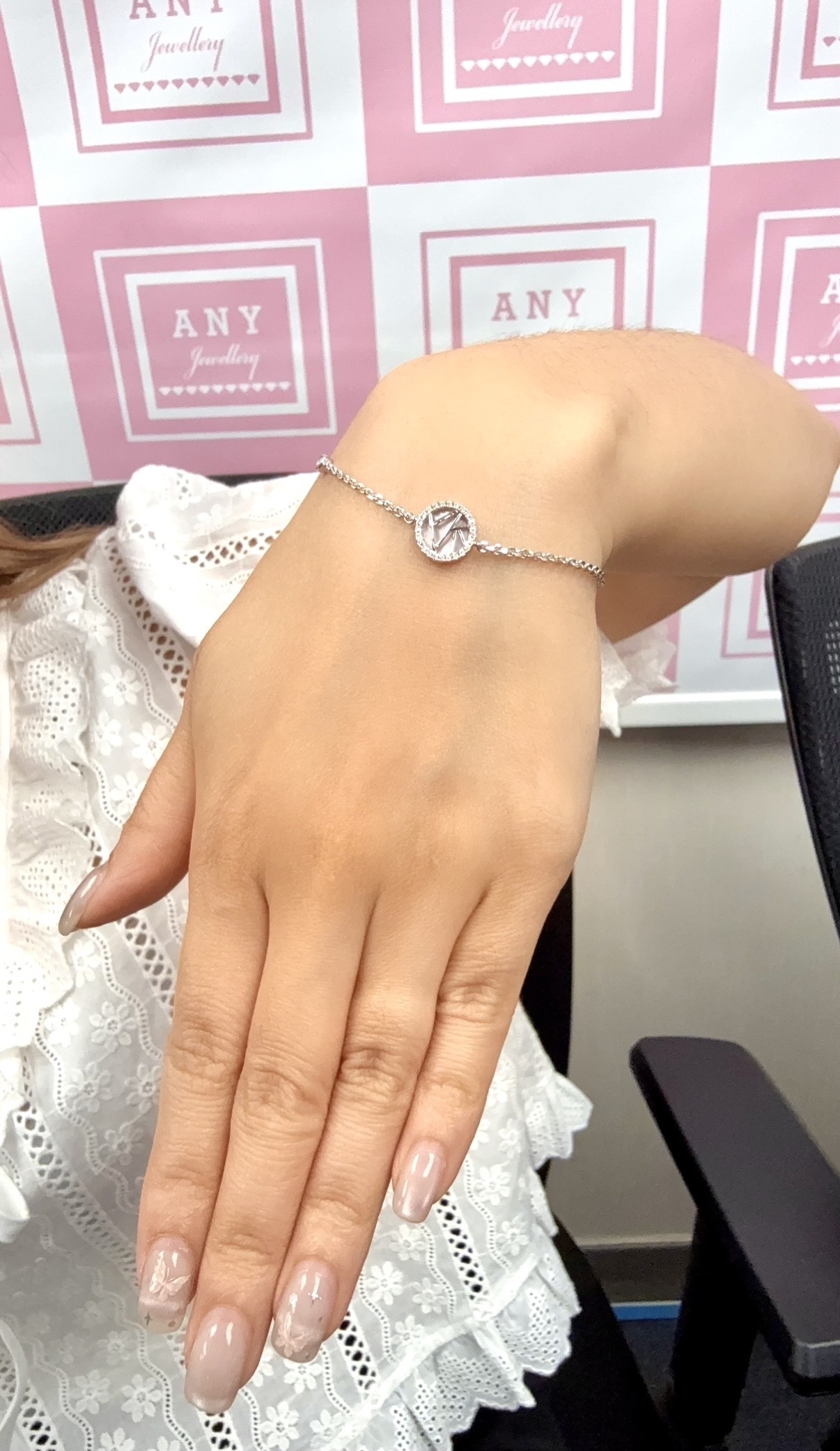 AQ37 B1946 粉紅色貝母 Traces of Light Bracelet（莫桑）$398