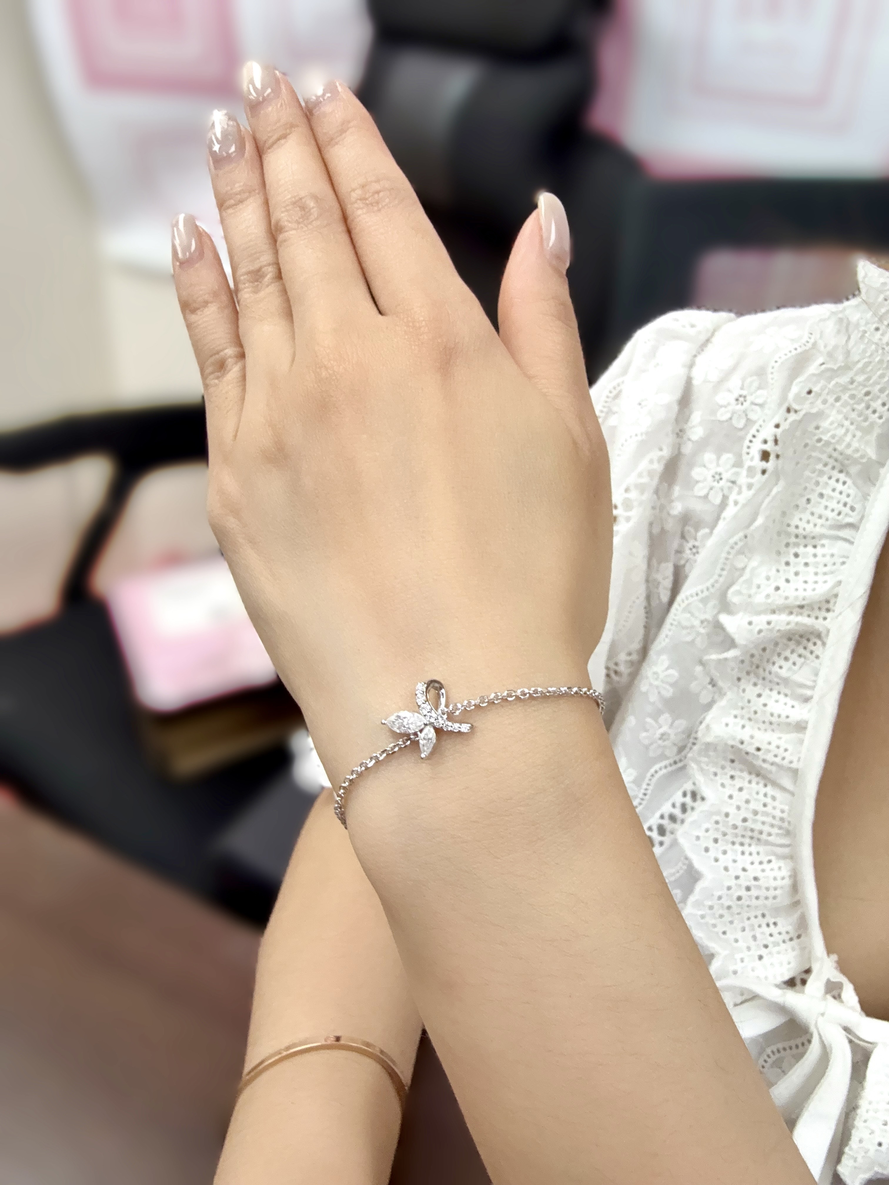 AQ10 B1950 Wings of Grace Bracelet （莫桑）$398
