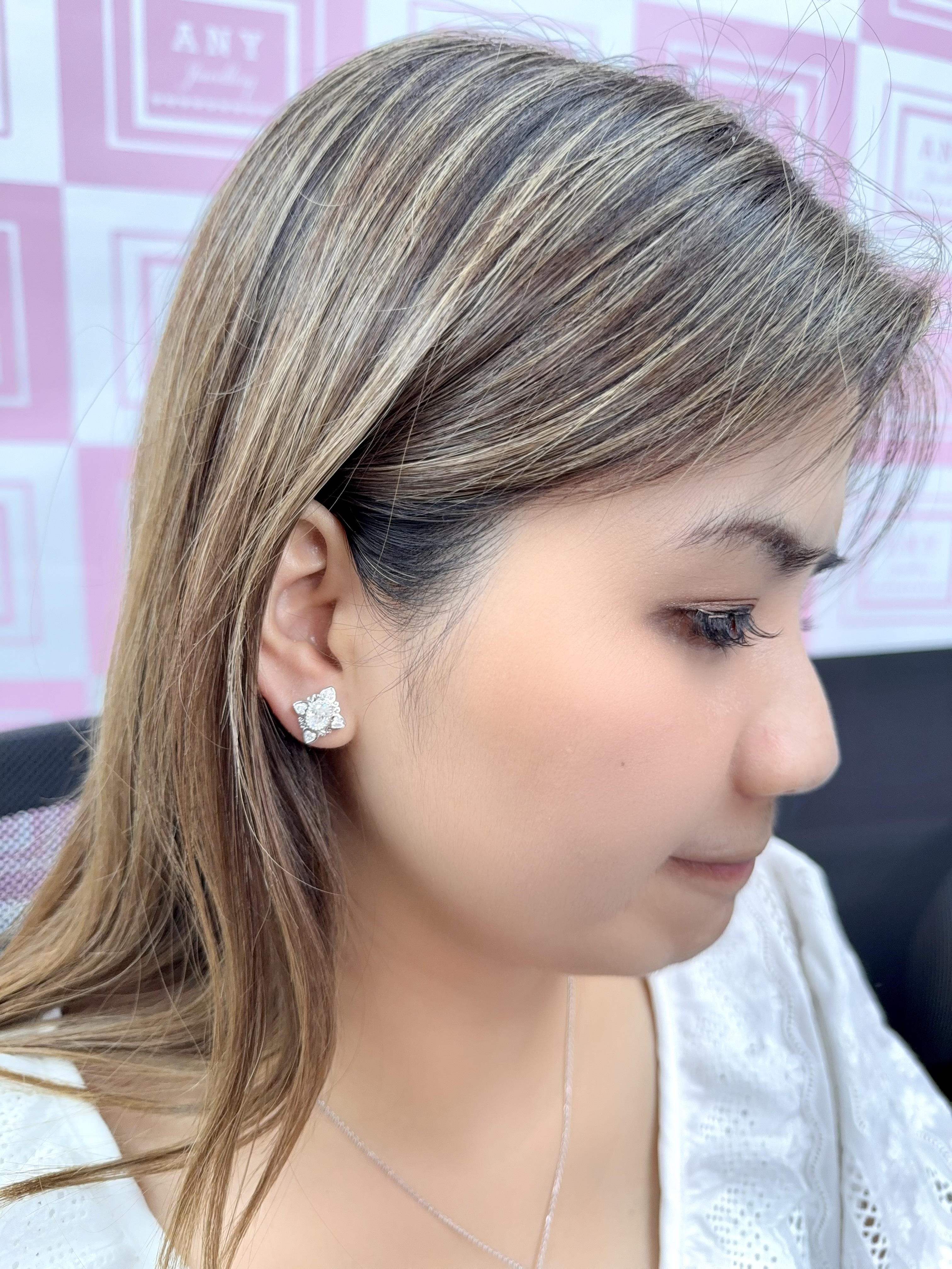 AQ15 E4107 Heart of Elegance Earrings （莫桑）$398