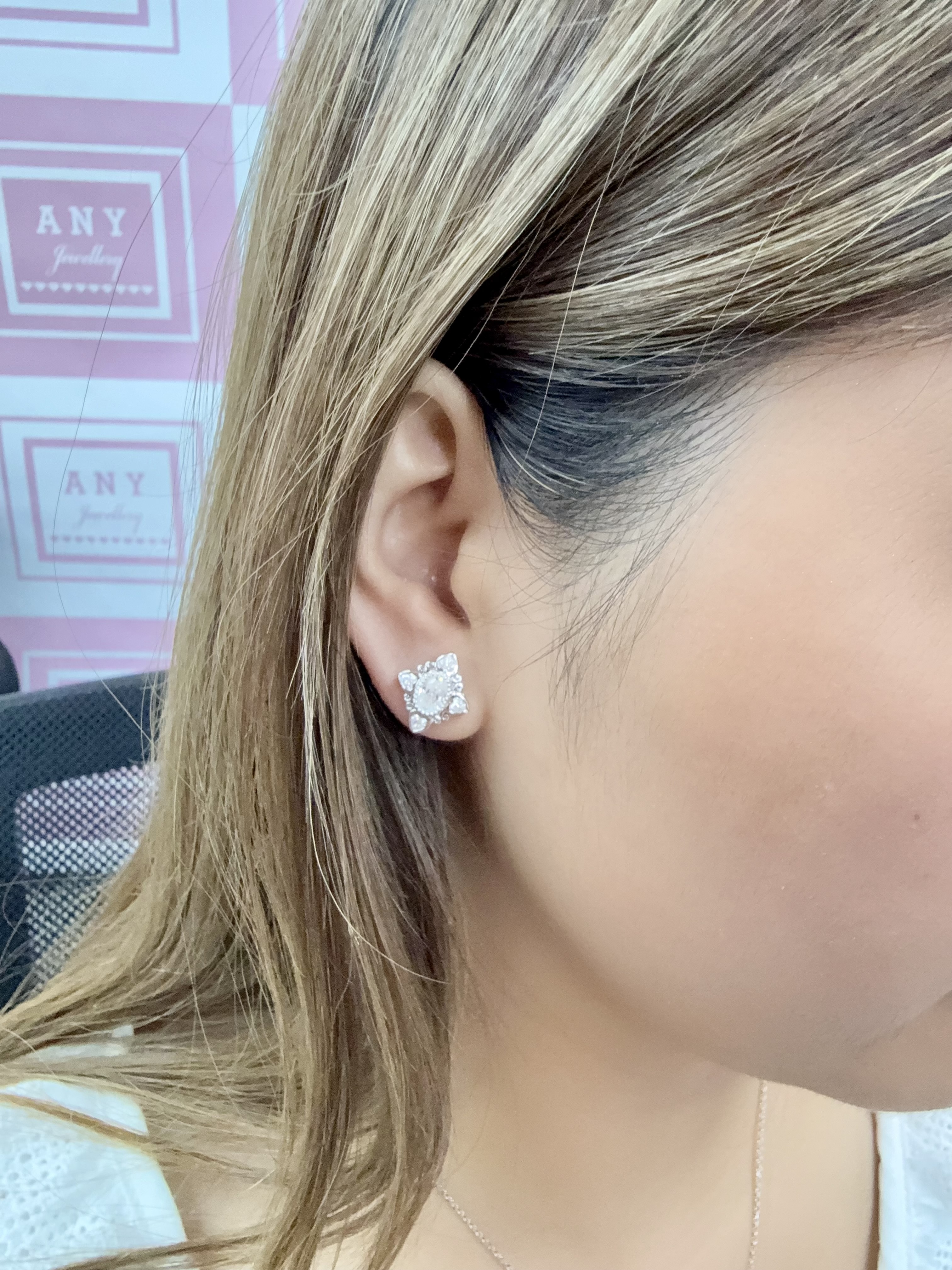 AQ15 E4107 Heart of Elegance Earrings （莫桑）$398